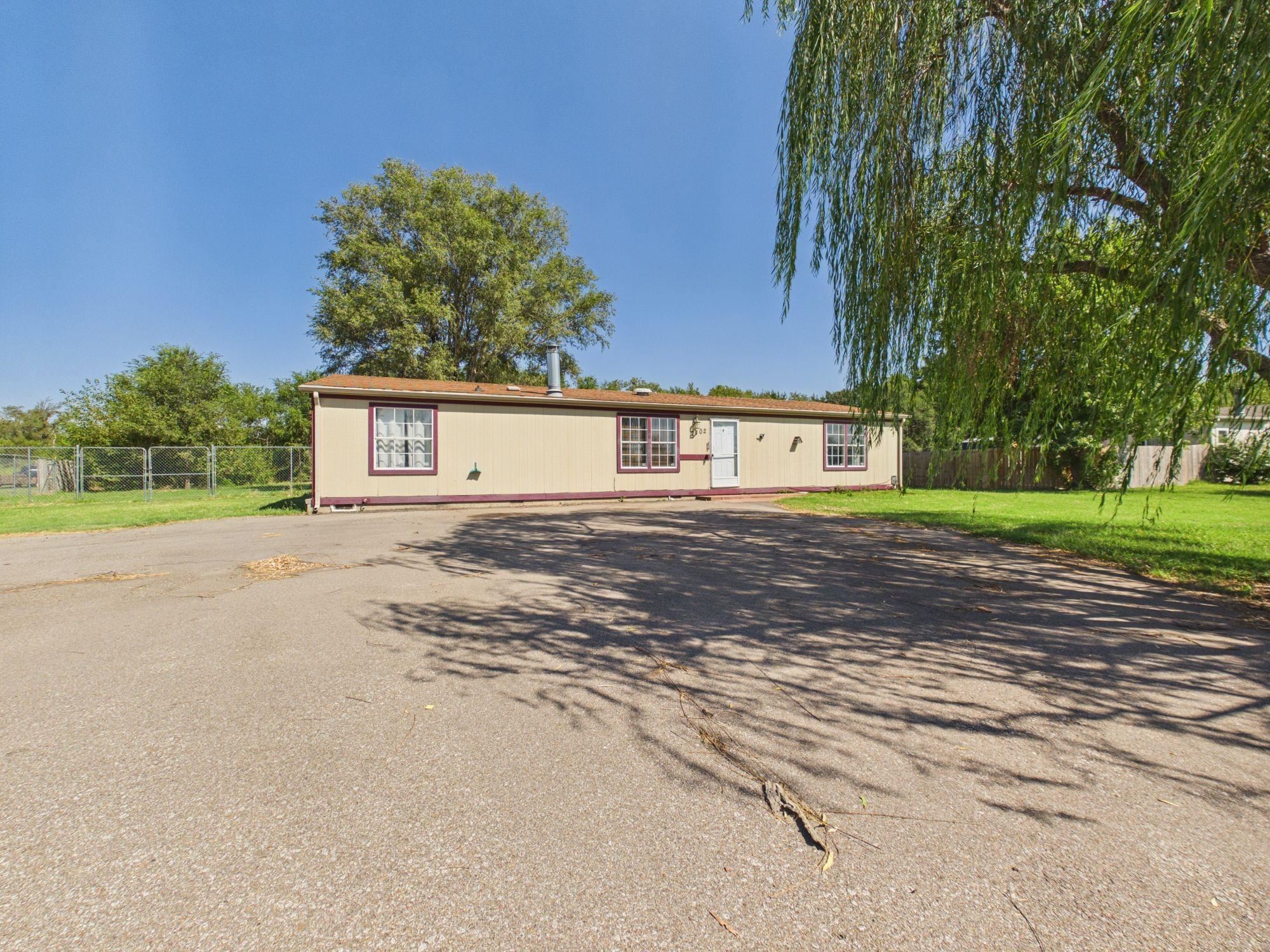 2102 E Winchester St — photo