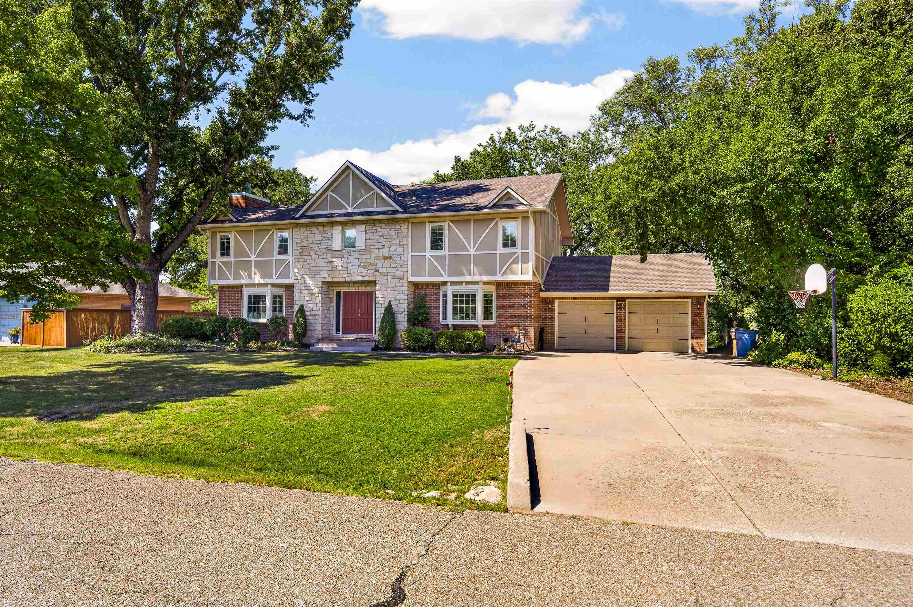 607 N Brookhaven Dr — photo