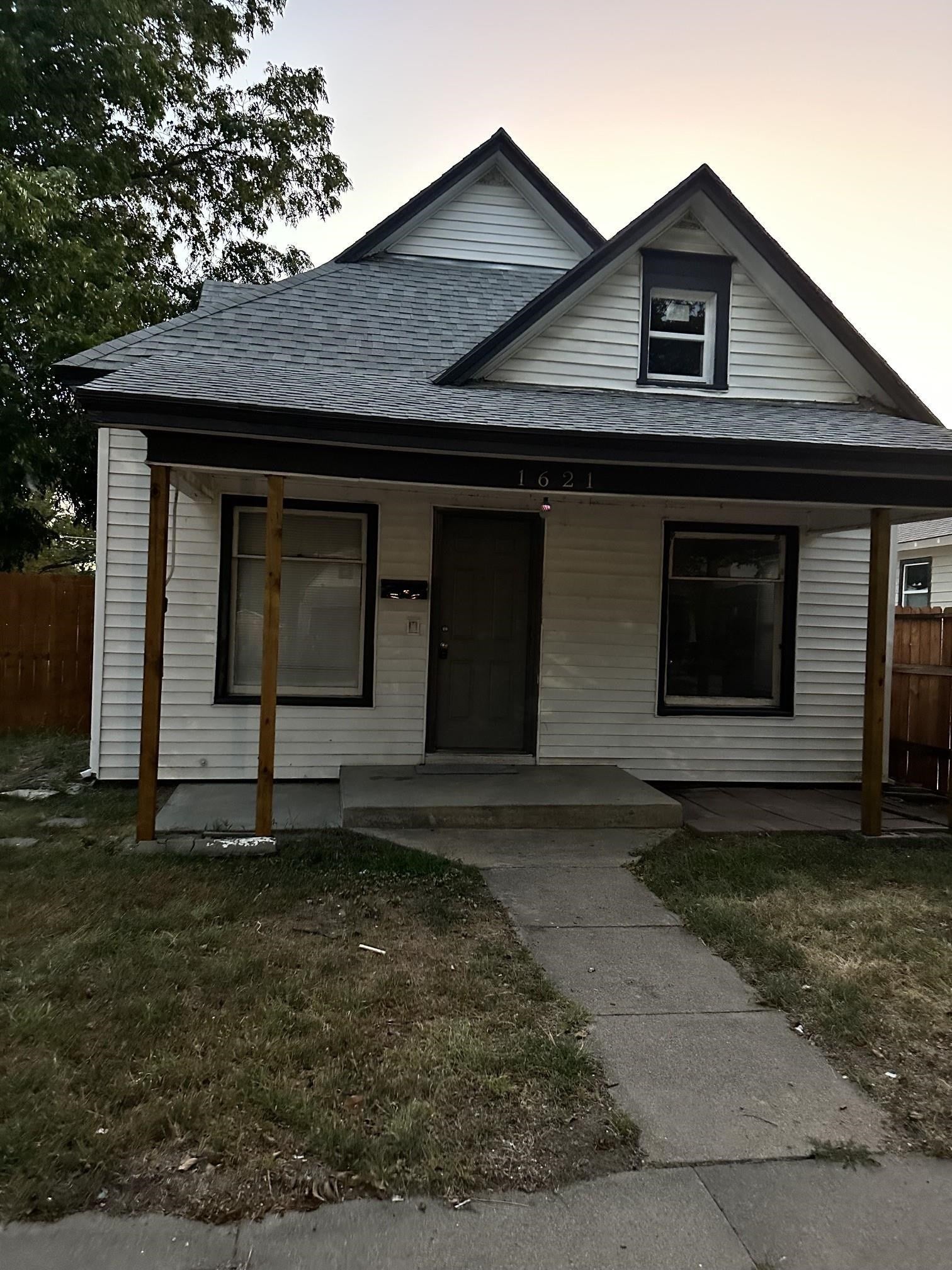 1621 S Waco — photo