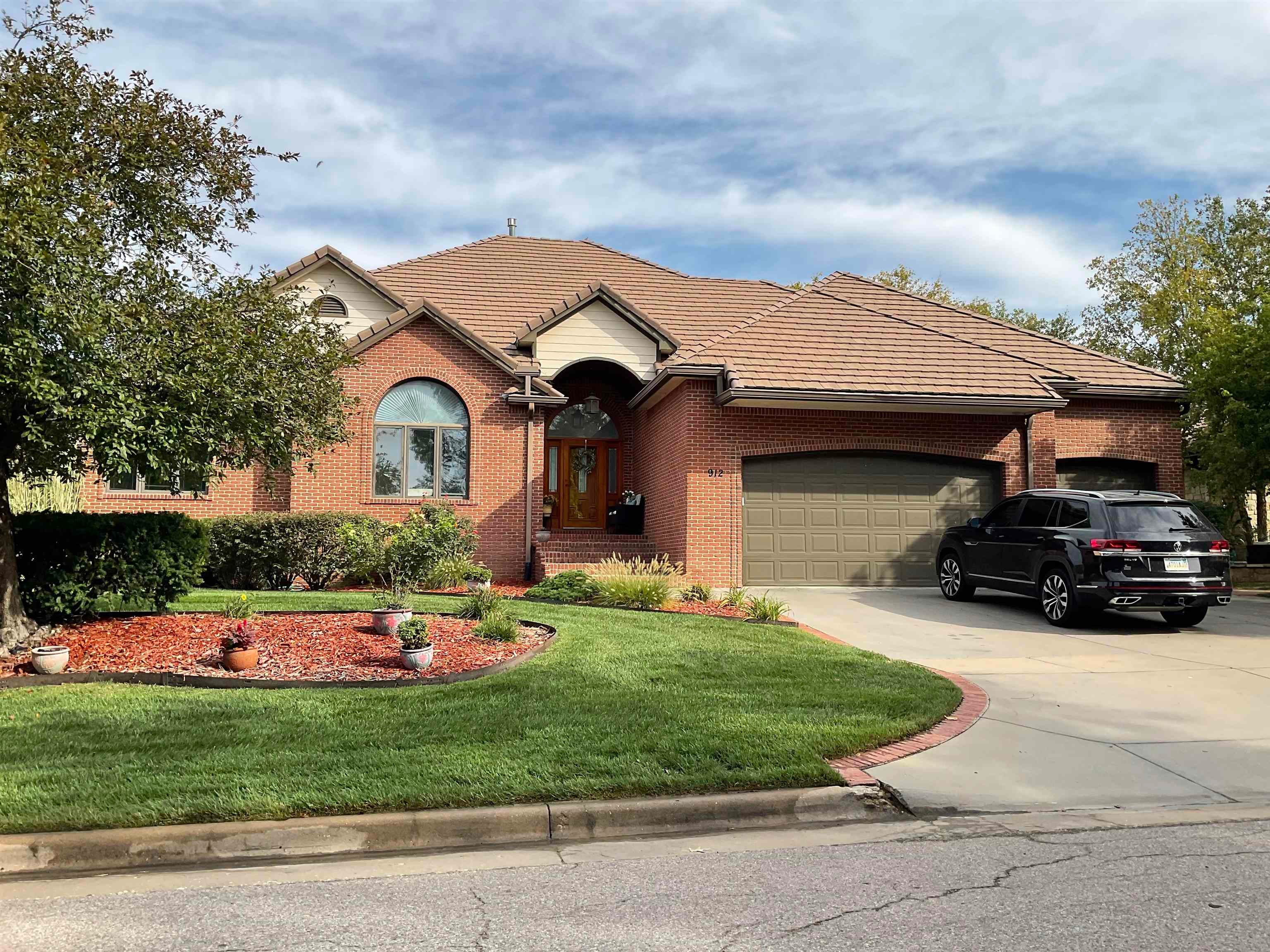 912 Terradyne Cir — photo