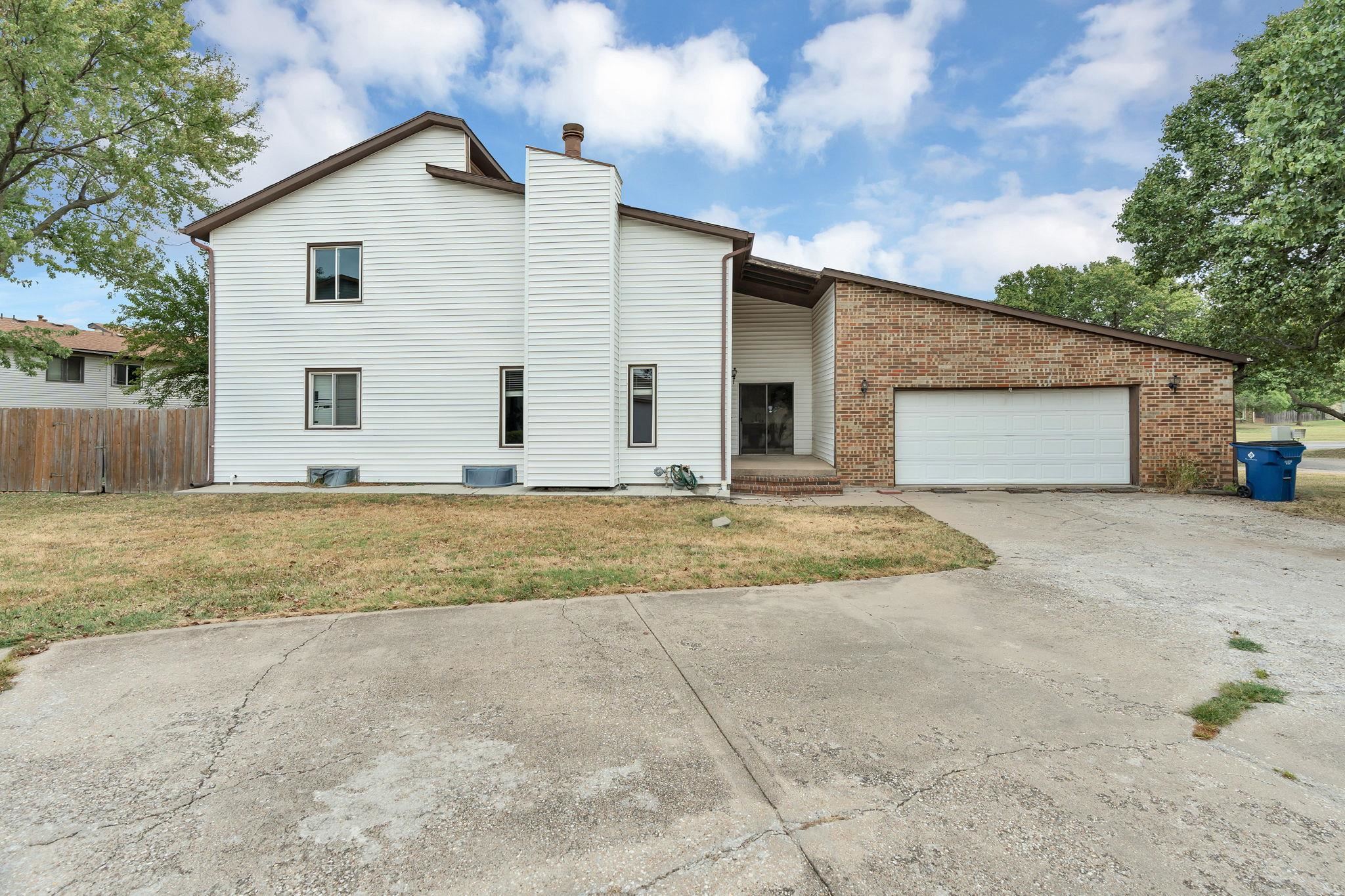 2403 N Walden Dr. #701 — photo