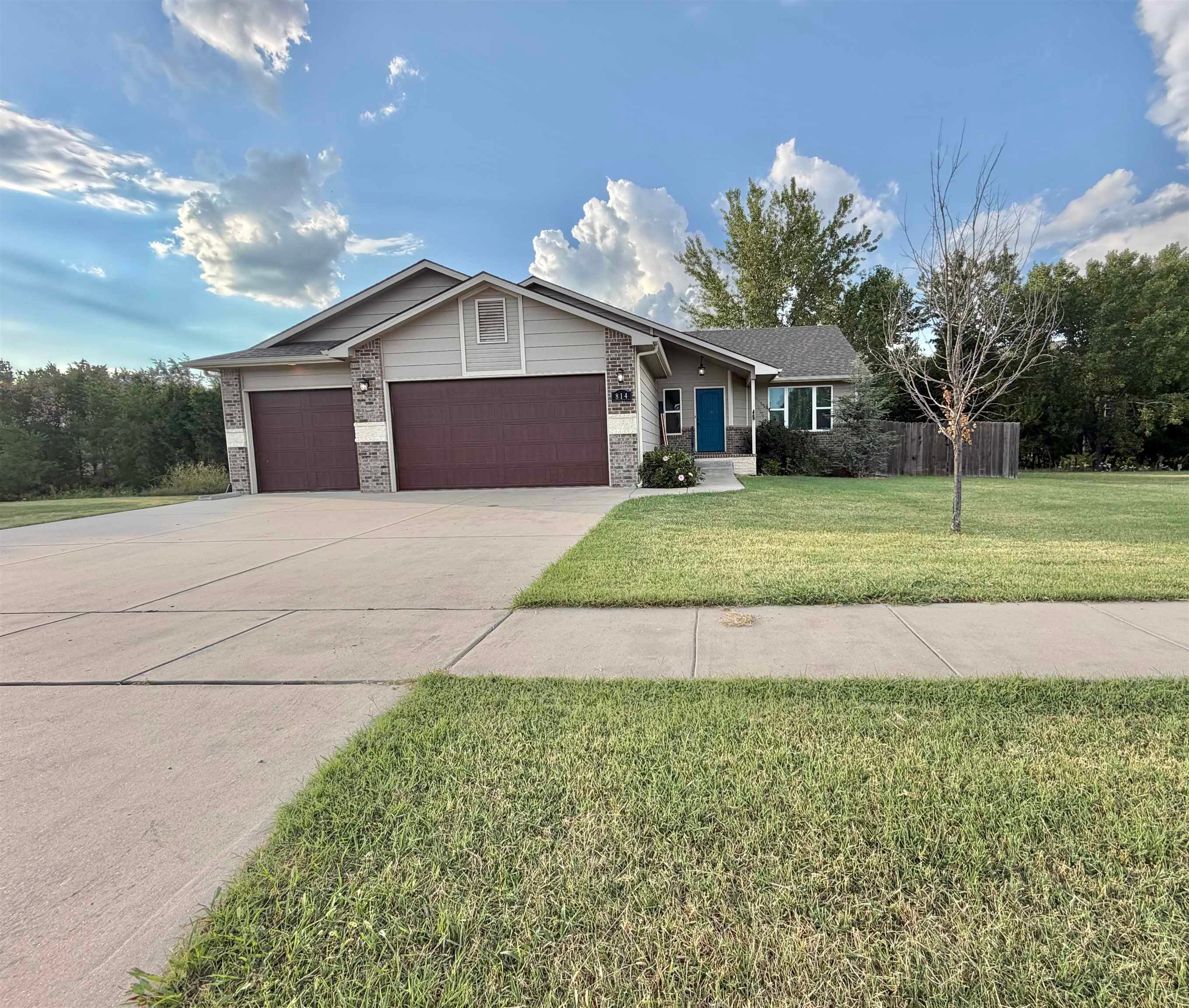 814 N Homestead Dr — photo