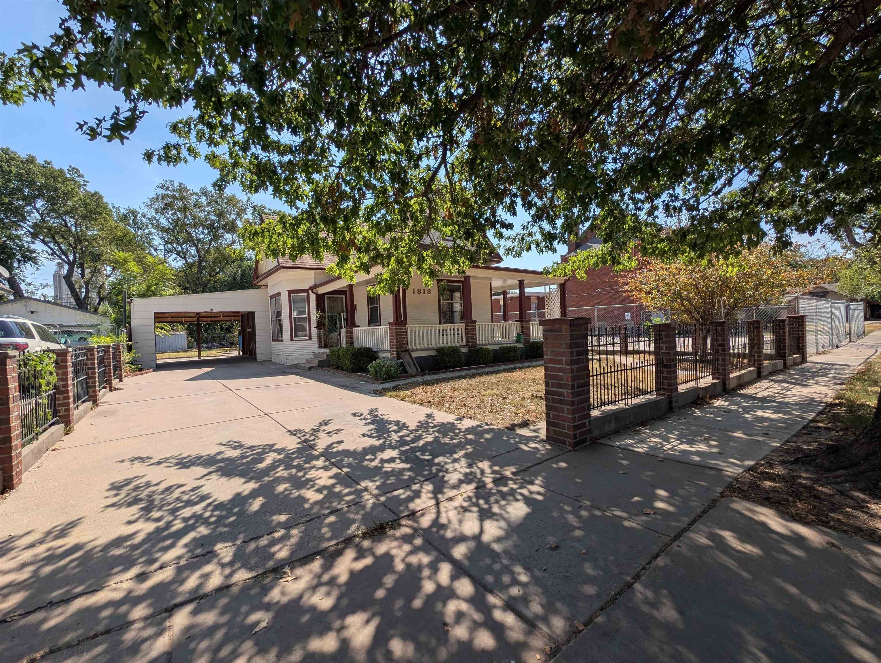 1818 N Park Pl — photo