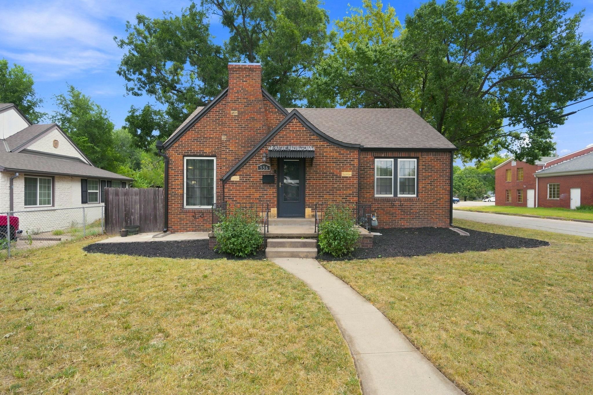 556 S Poplar Street — photo