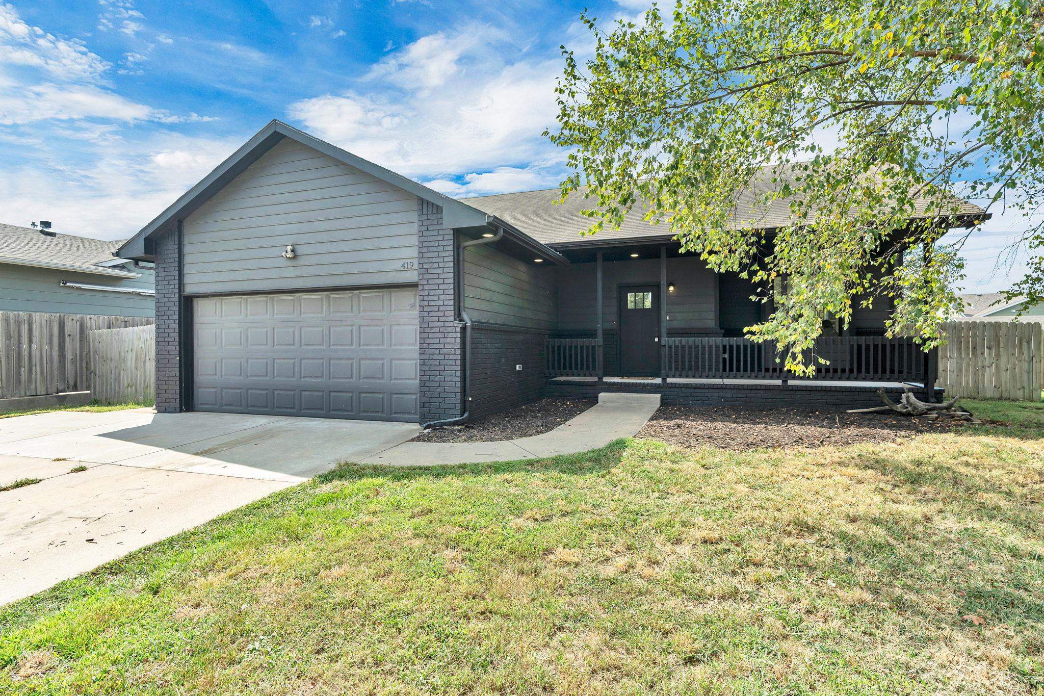419 E Myers Ct — photo