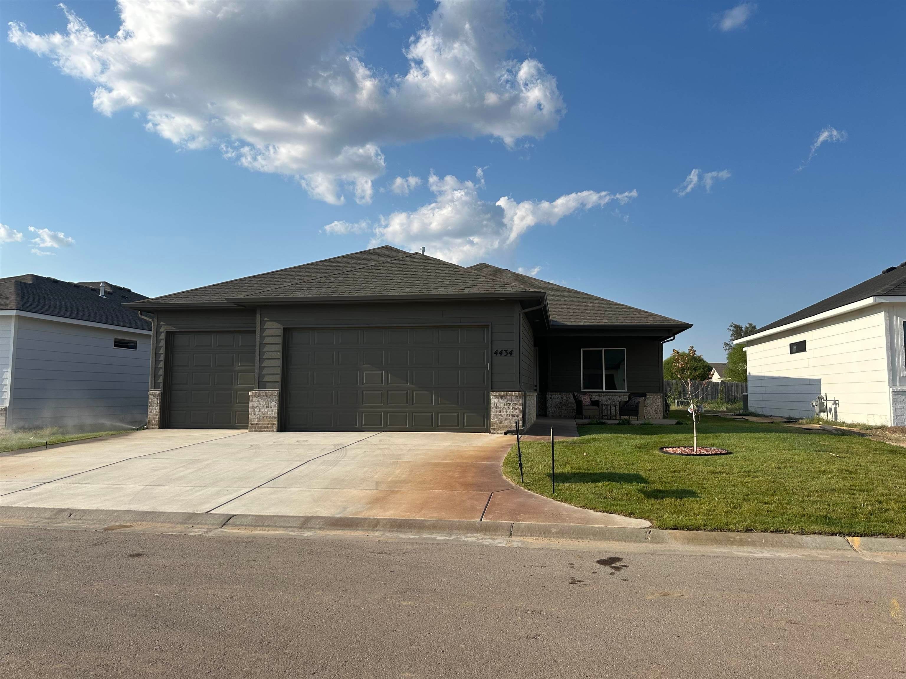 4434 N Sunny Ct — photo