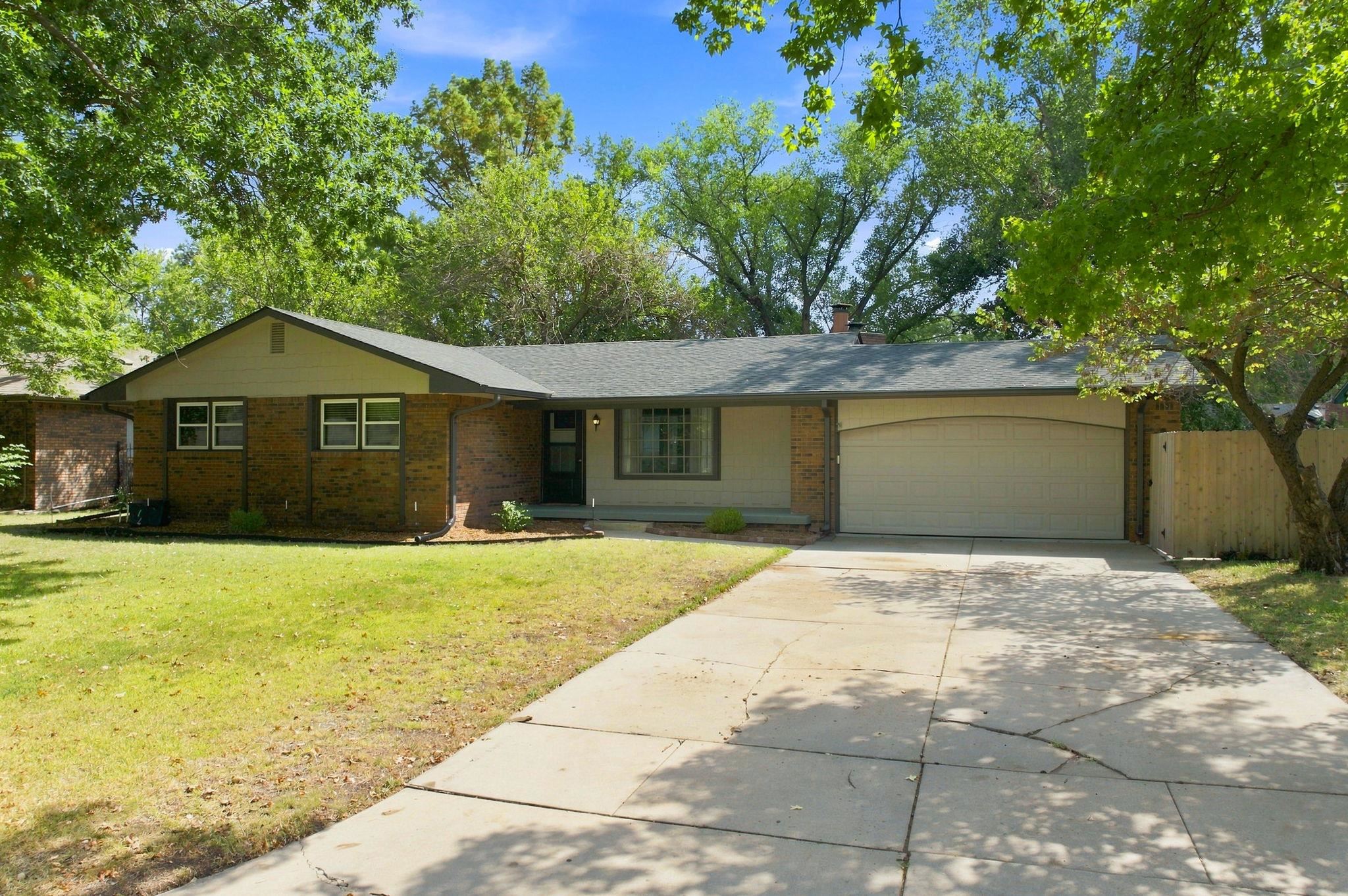 1324 N Crestline — photo
