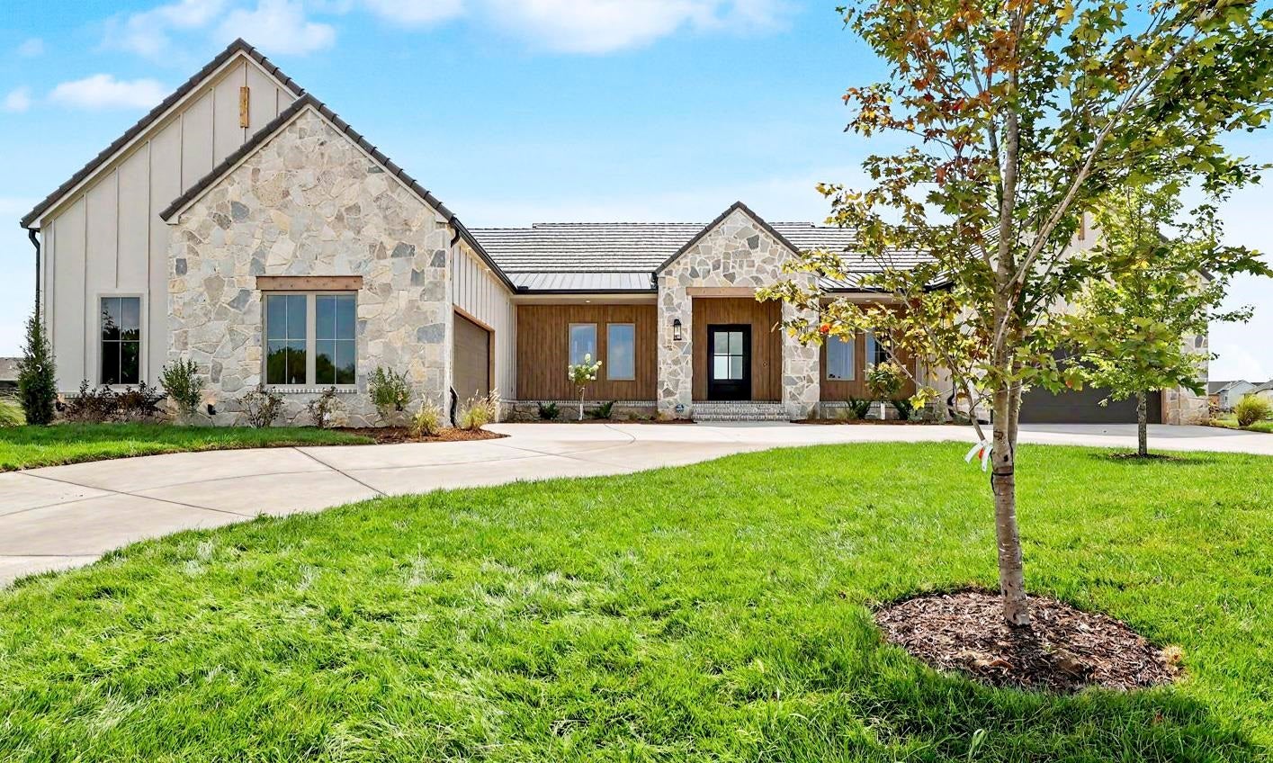 3412 N Bedford Court — photo