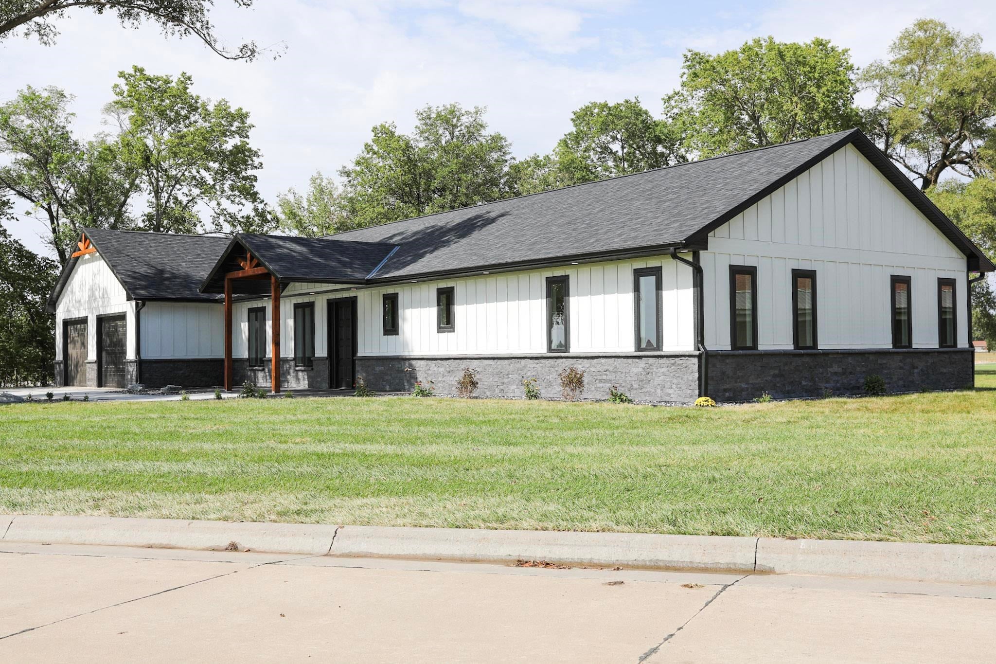 115 E 20th, Beloit, KS 67420 — photo 2