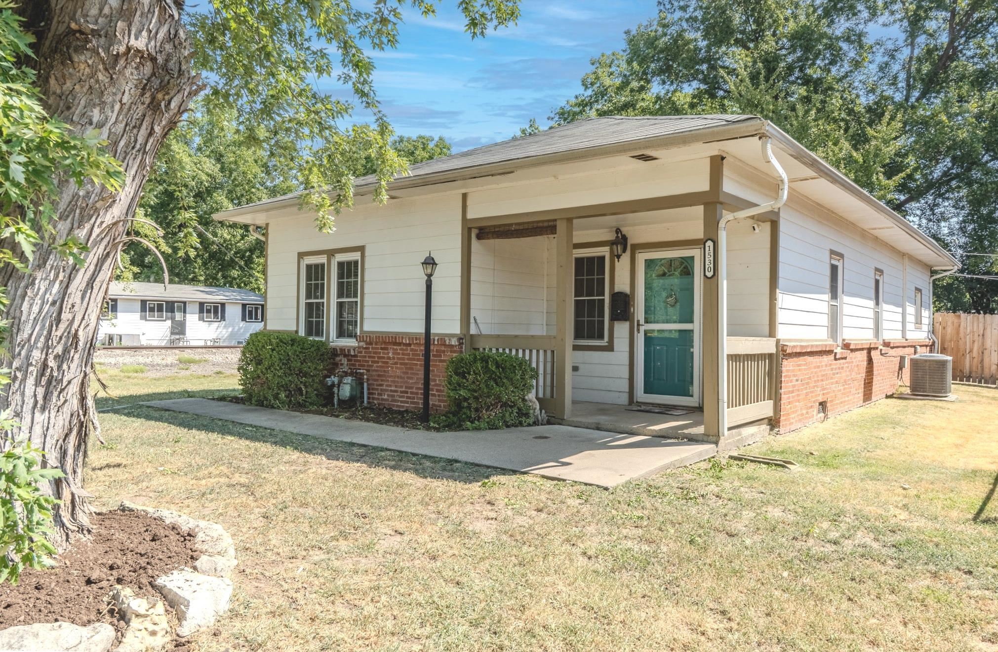 1530 Frankfort — photo