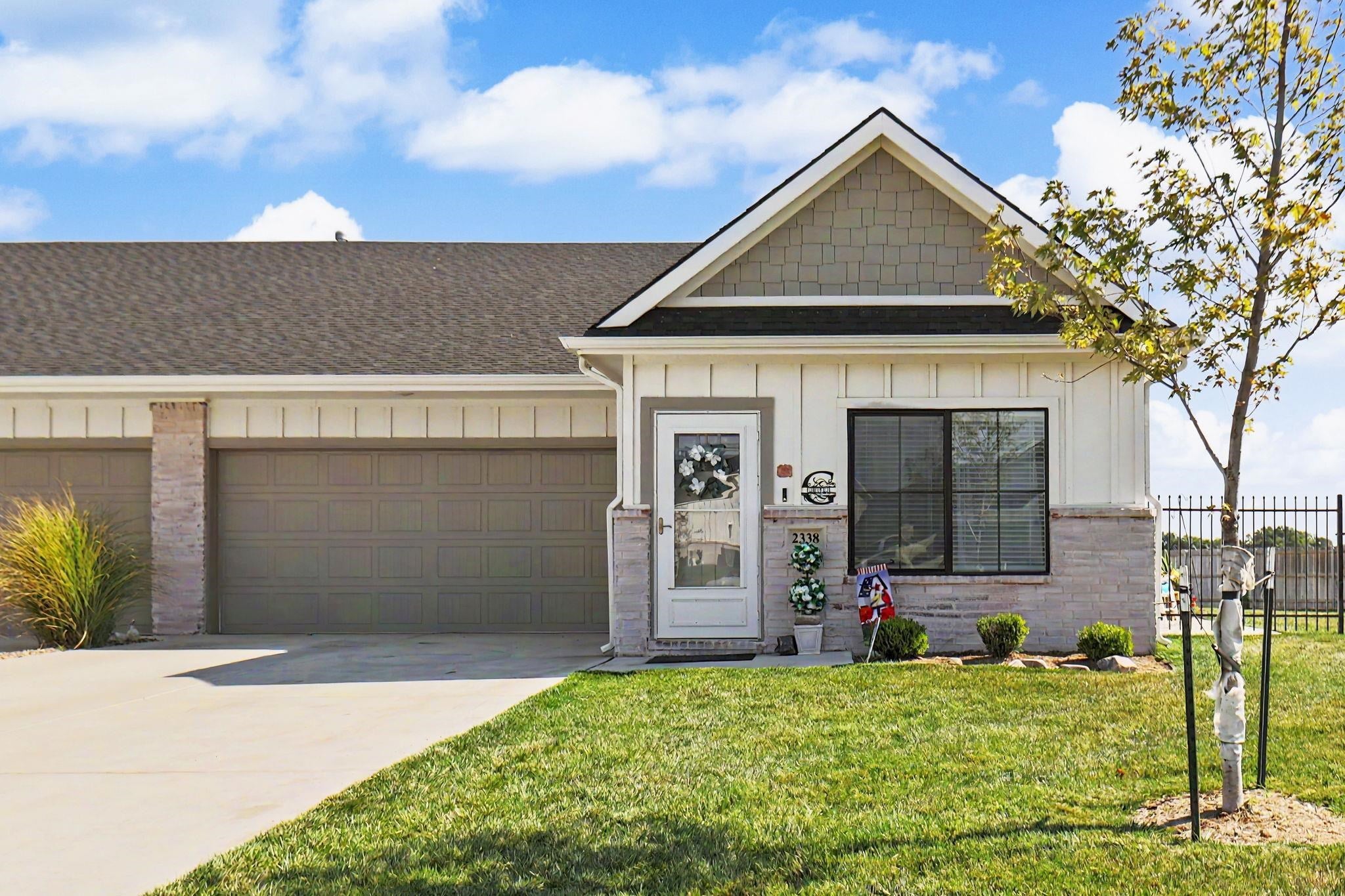 2338 S Spring Hill Ct — photo