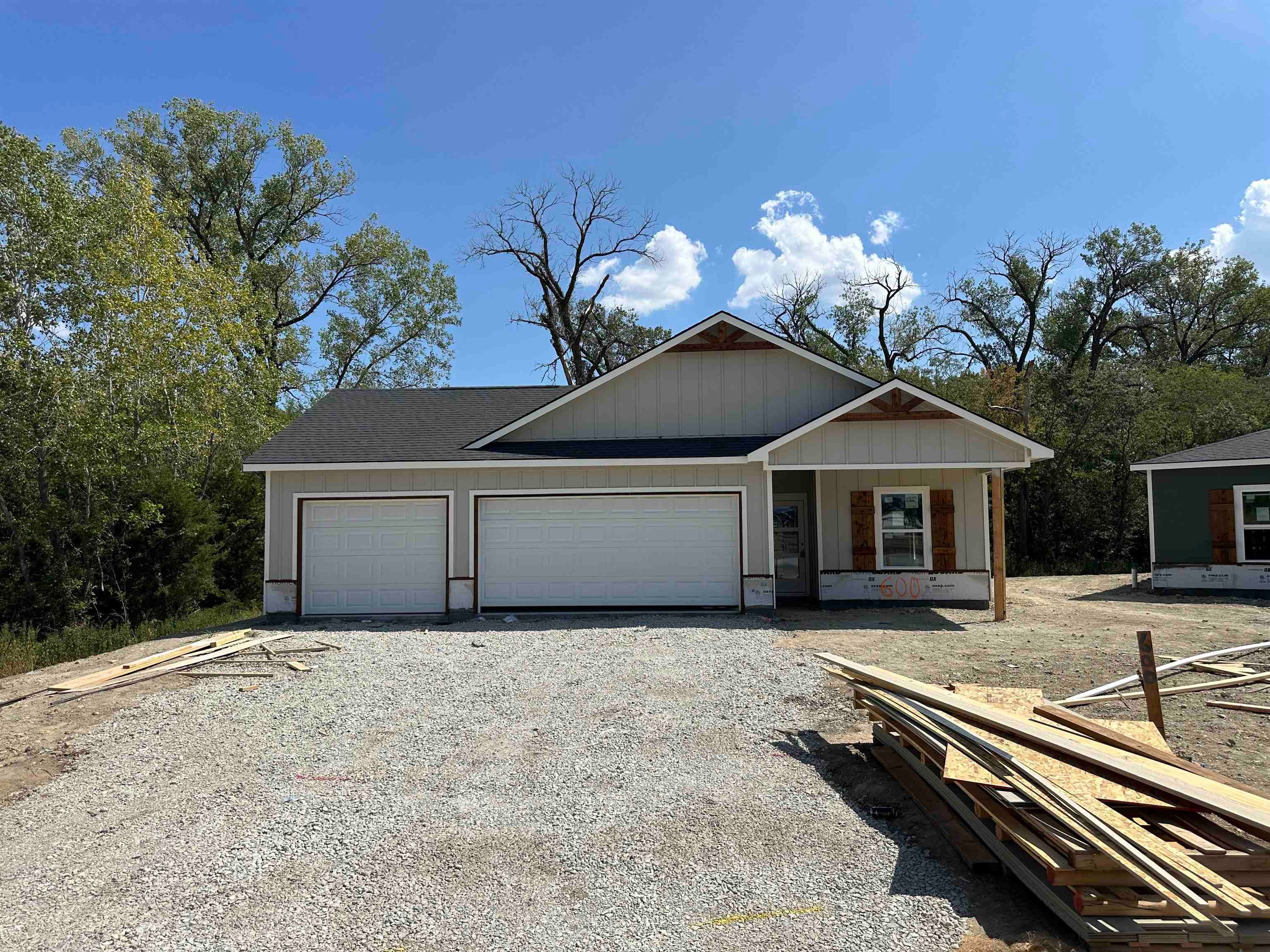 600 W Monticello Ct — photo