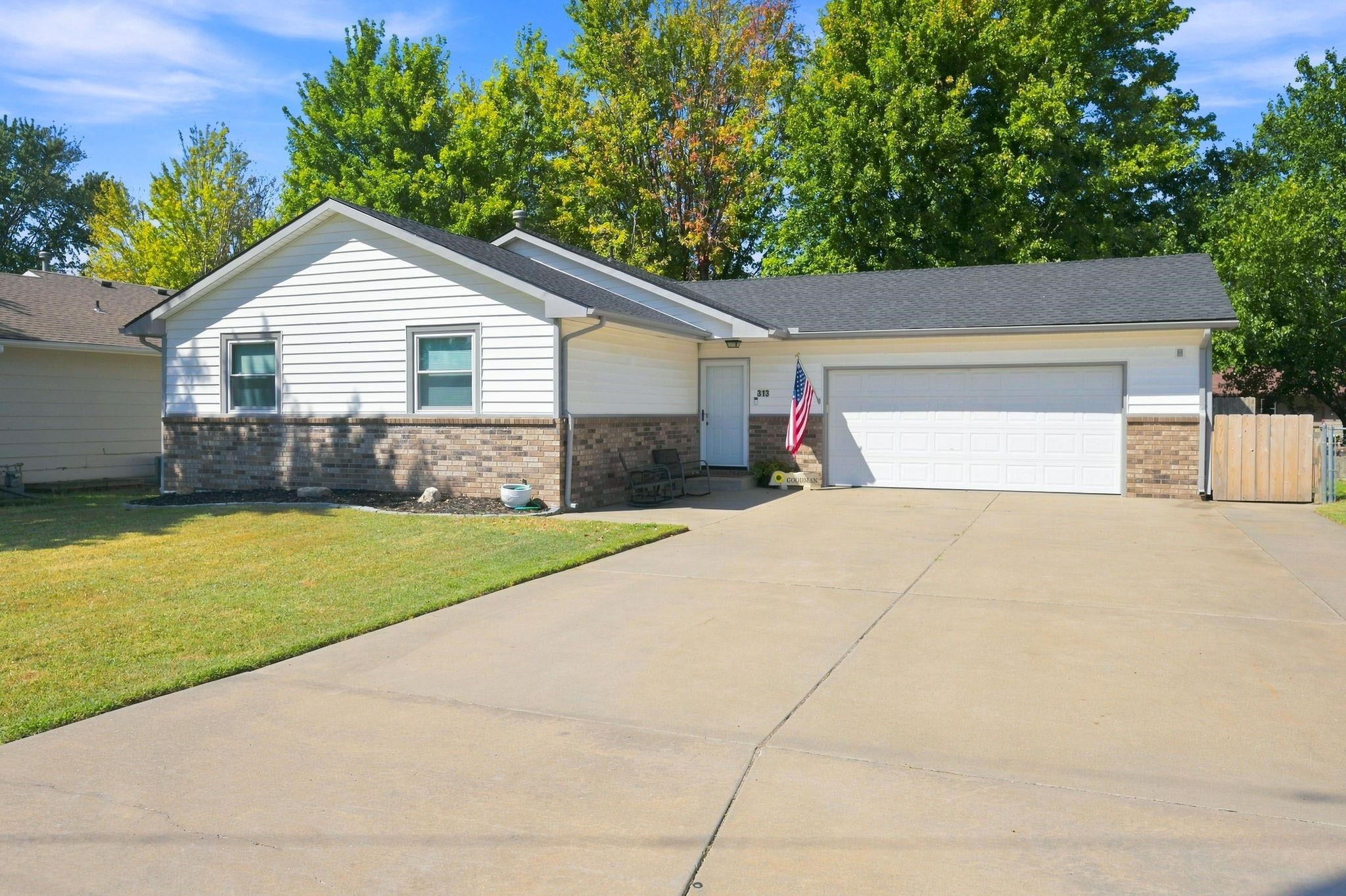 313 S Goddard Rd — photo