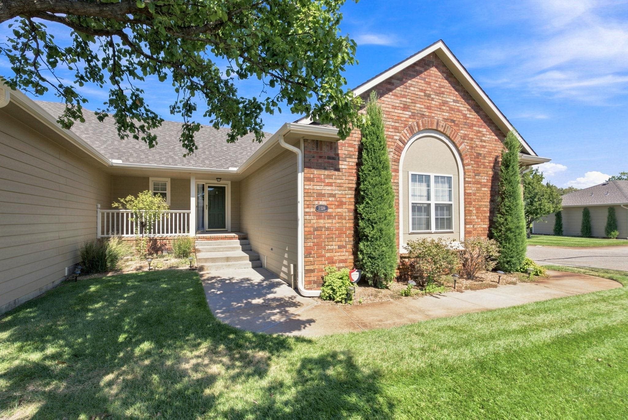 2339 N Lakeway Ct — photo