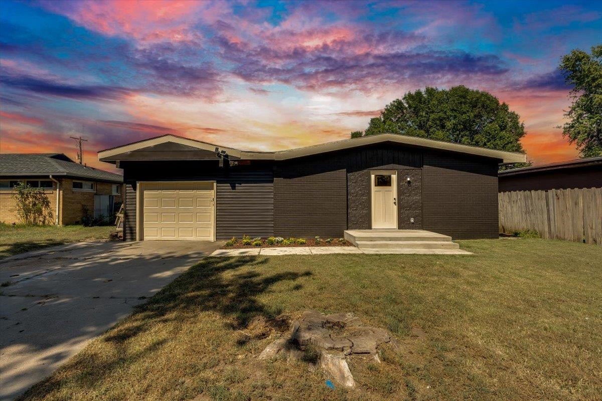 710 W Alexander Dr — photo
