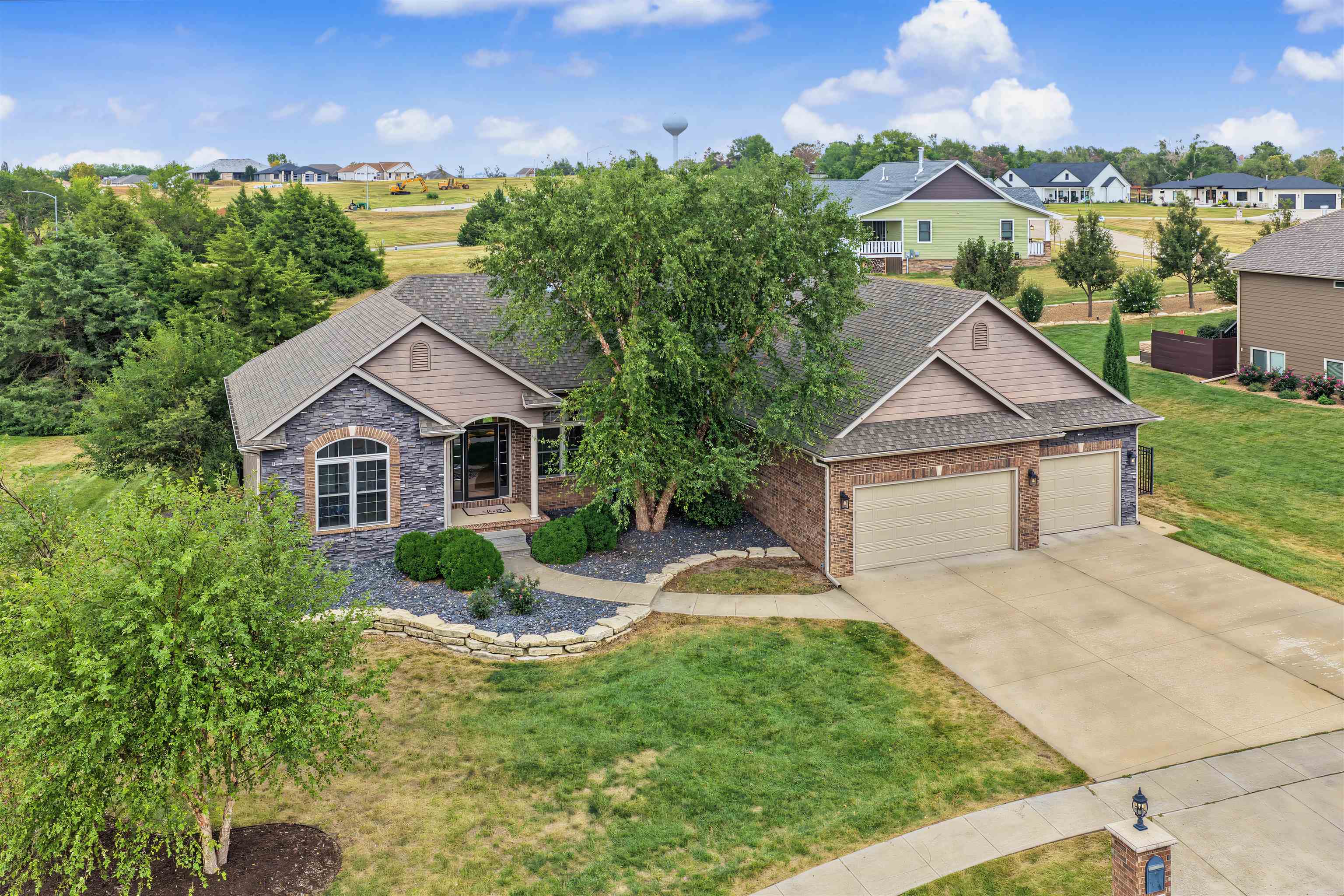 2310 Pinecrest Cr — photo