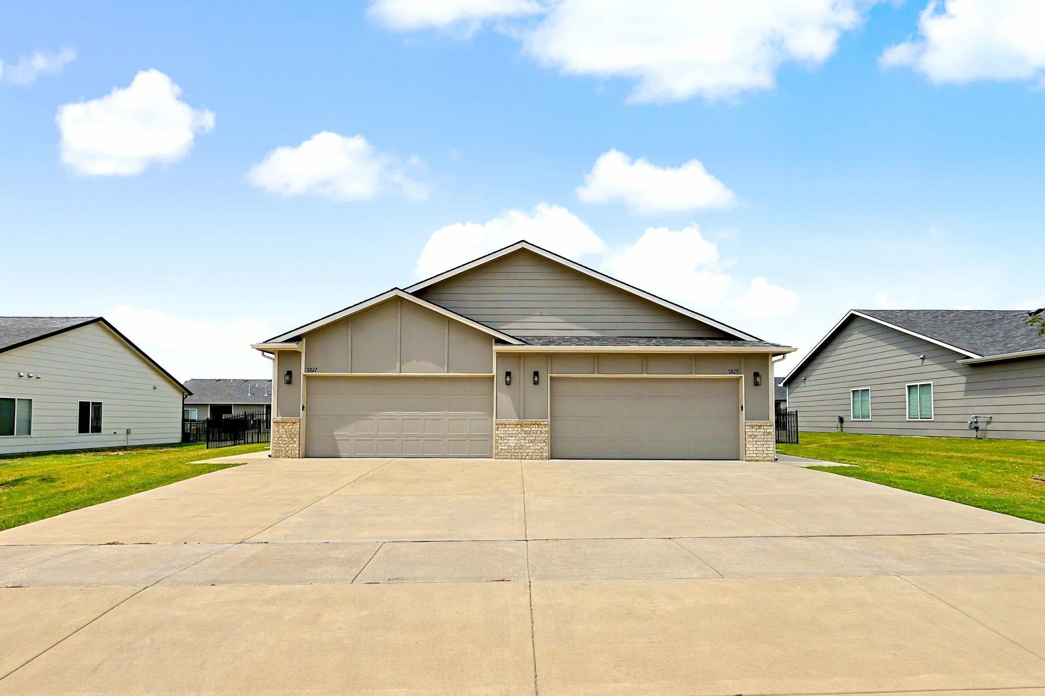 5227 N Cypress — photo