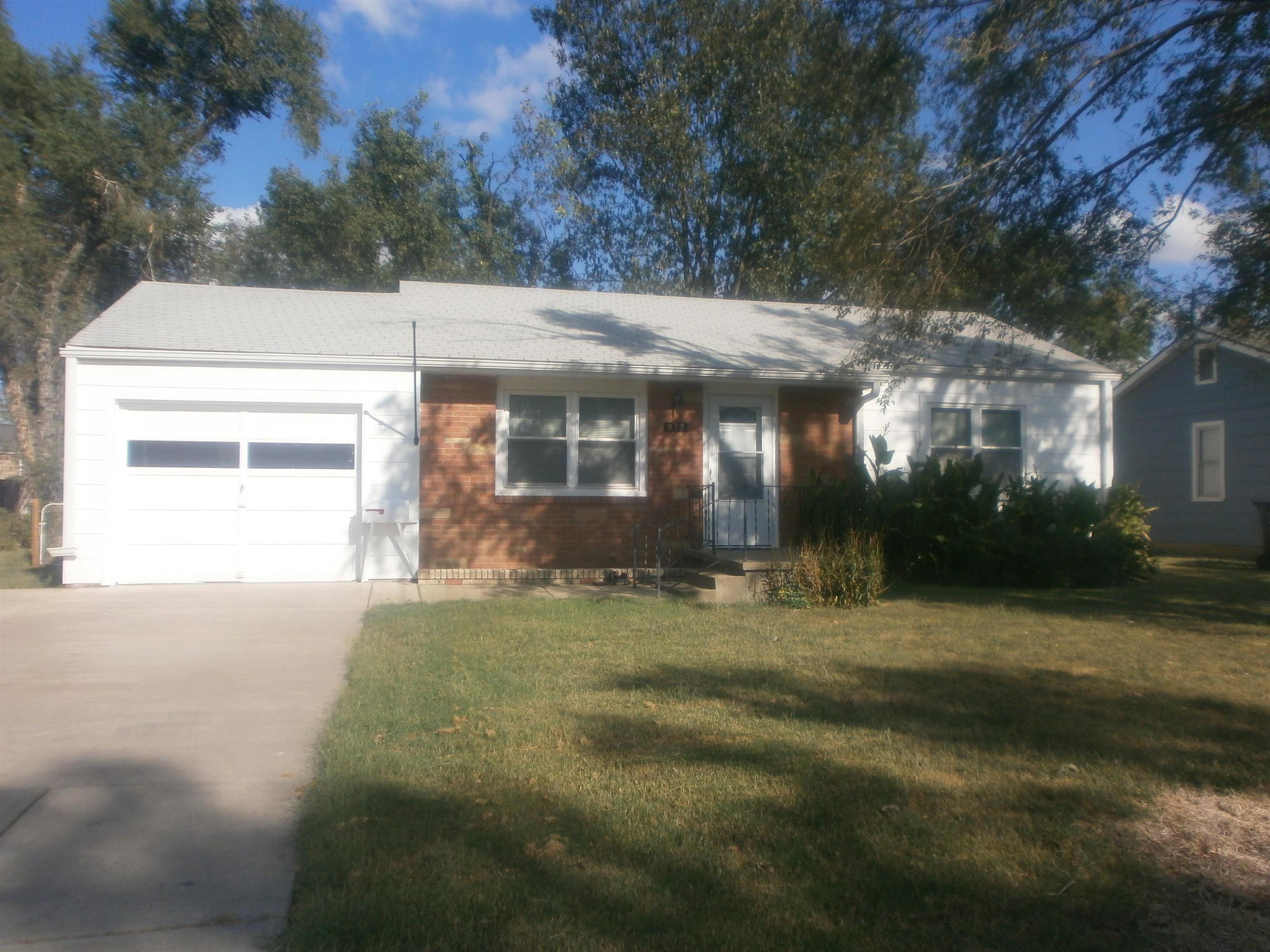 877 Vassar Dr — photo