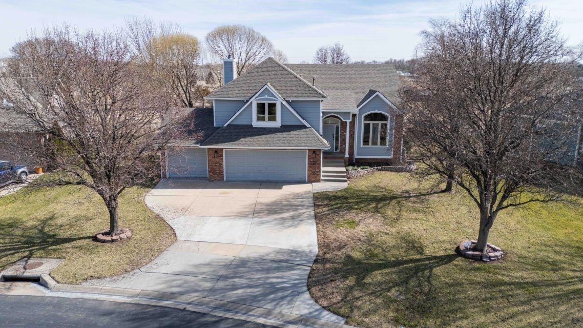 330 S Fairway Cir — photo