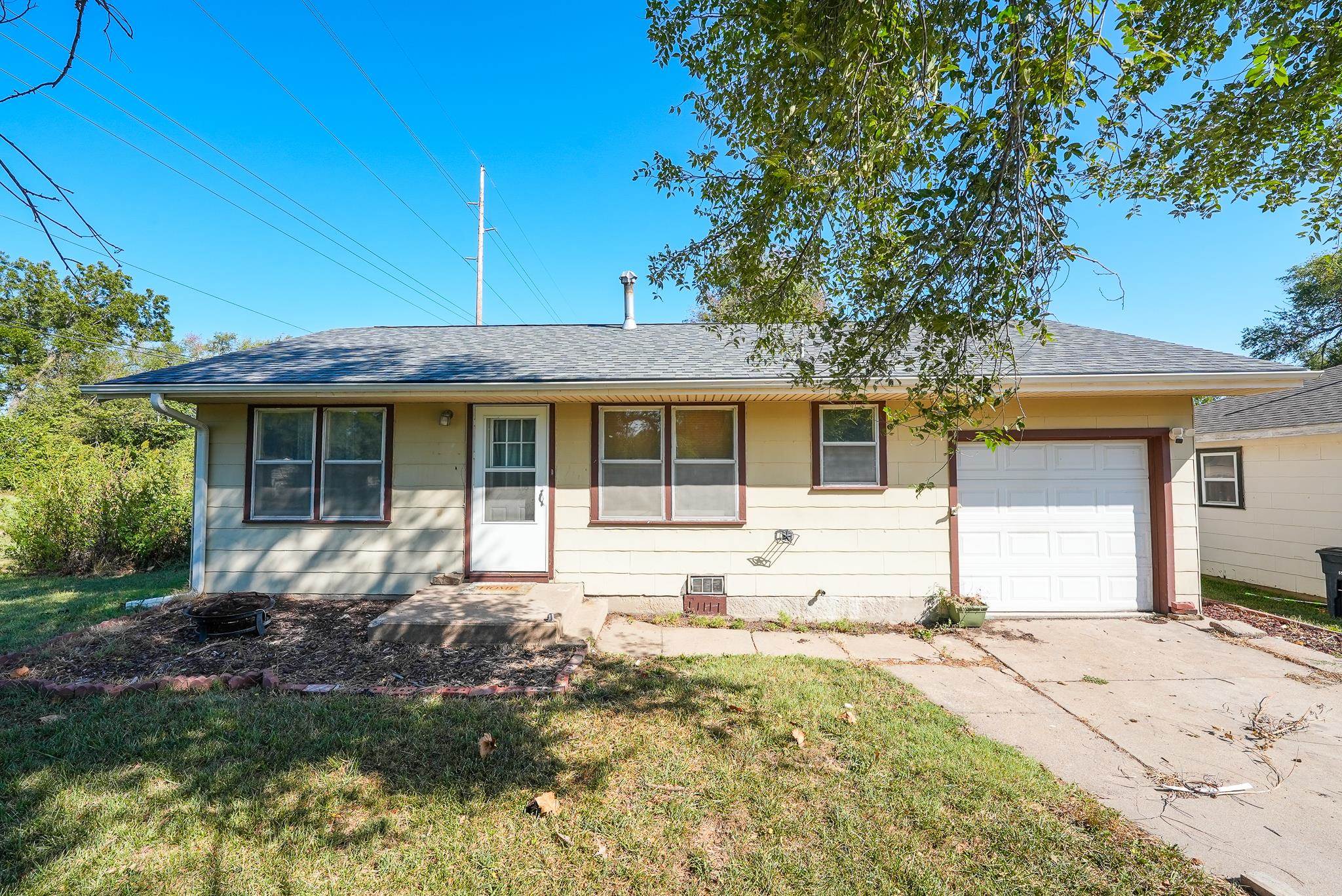 1624 W Webb Ave — photo