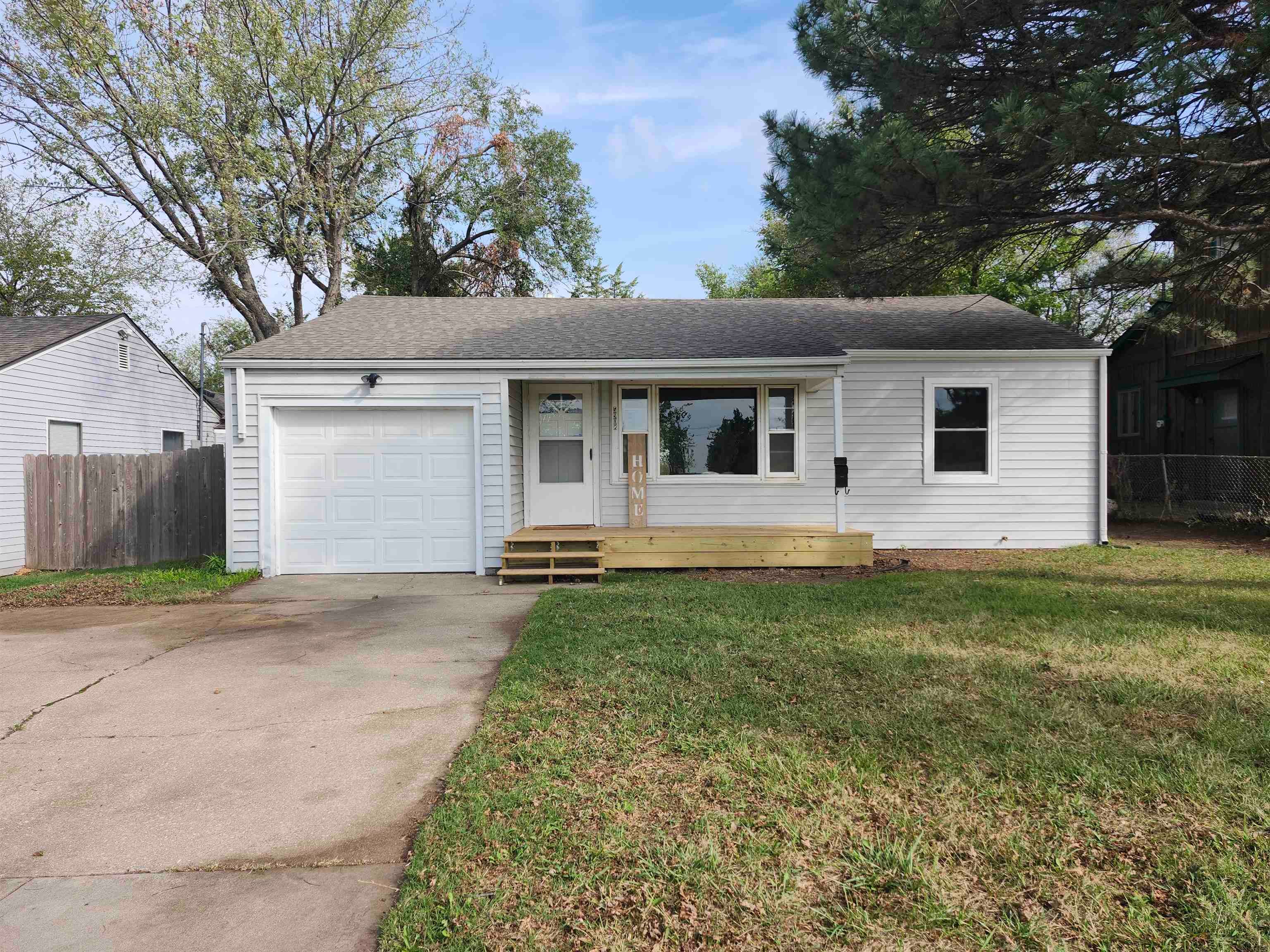 5908 E Kinkaid St — photo