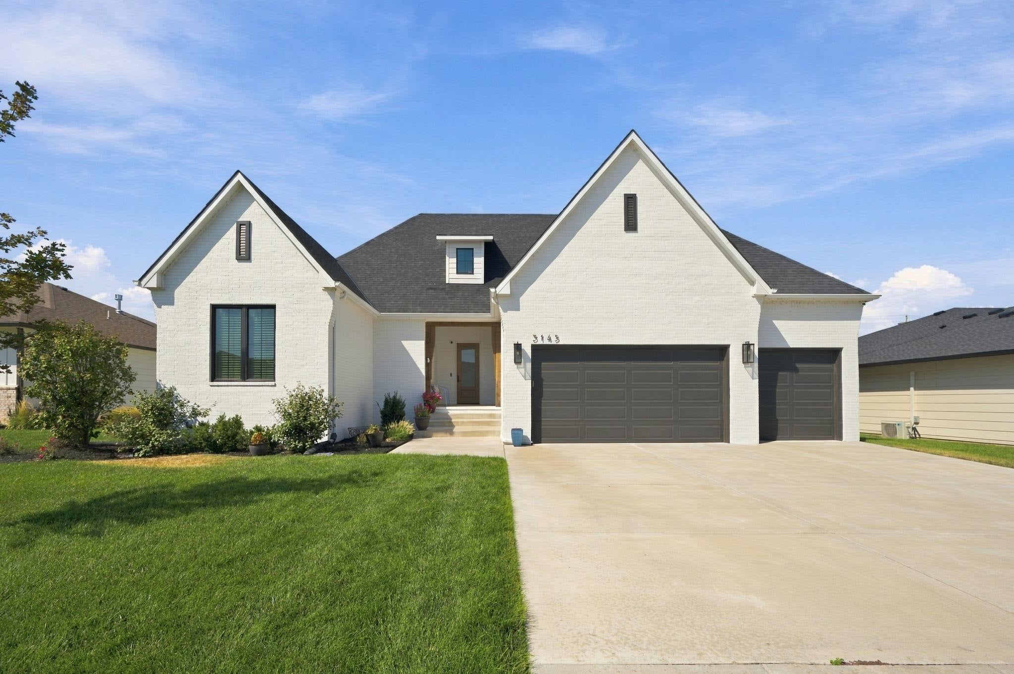 3145 N Pine Grove — photo