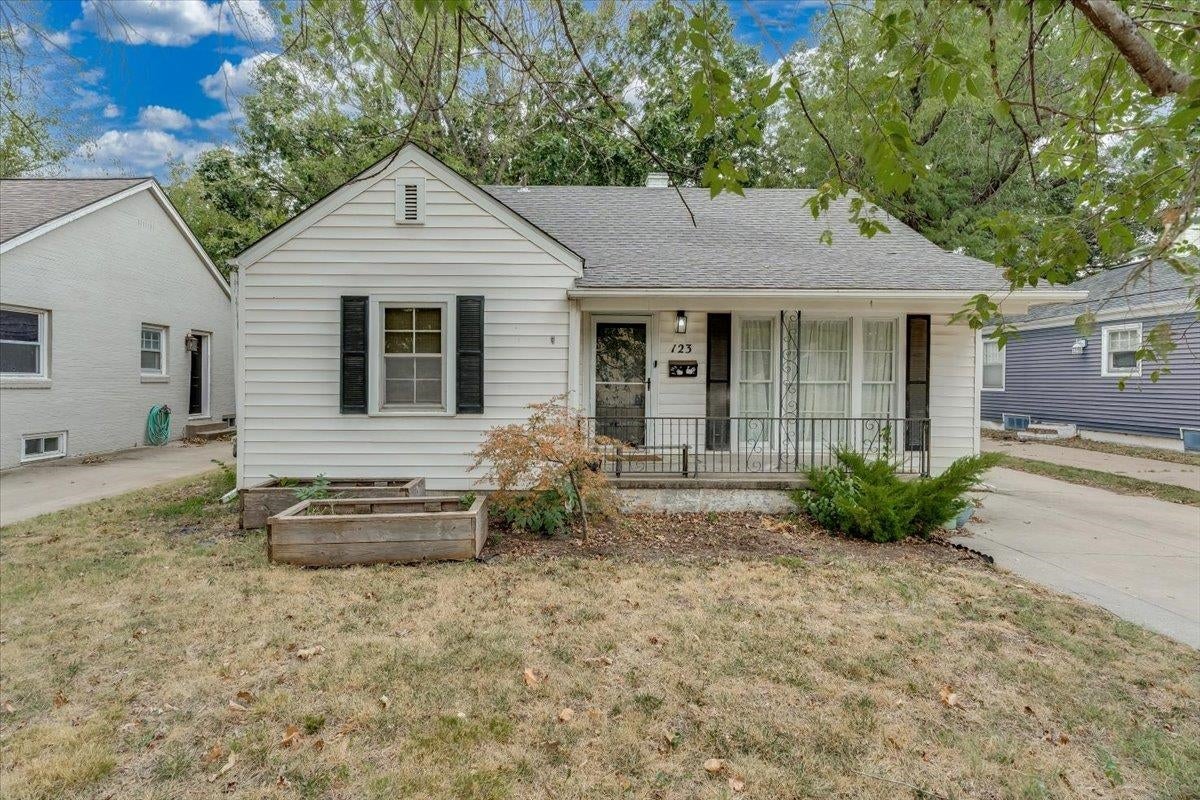 123 N Bleckley Dr. — photo