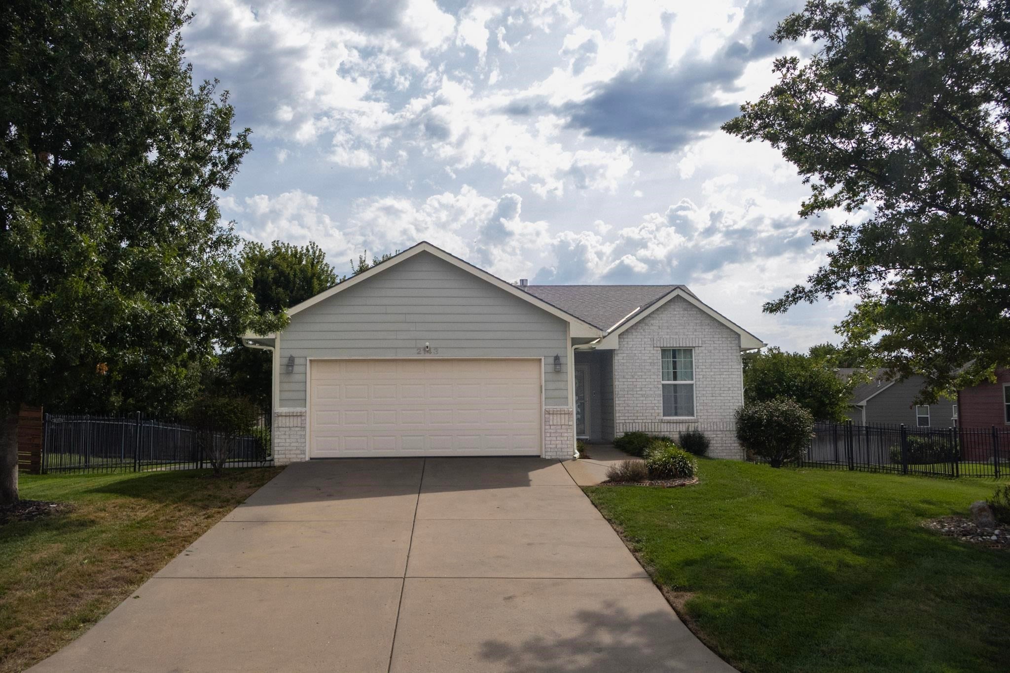 2143 East Quail Hollow Street — photo