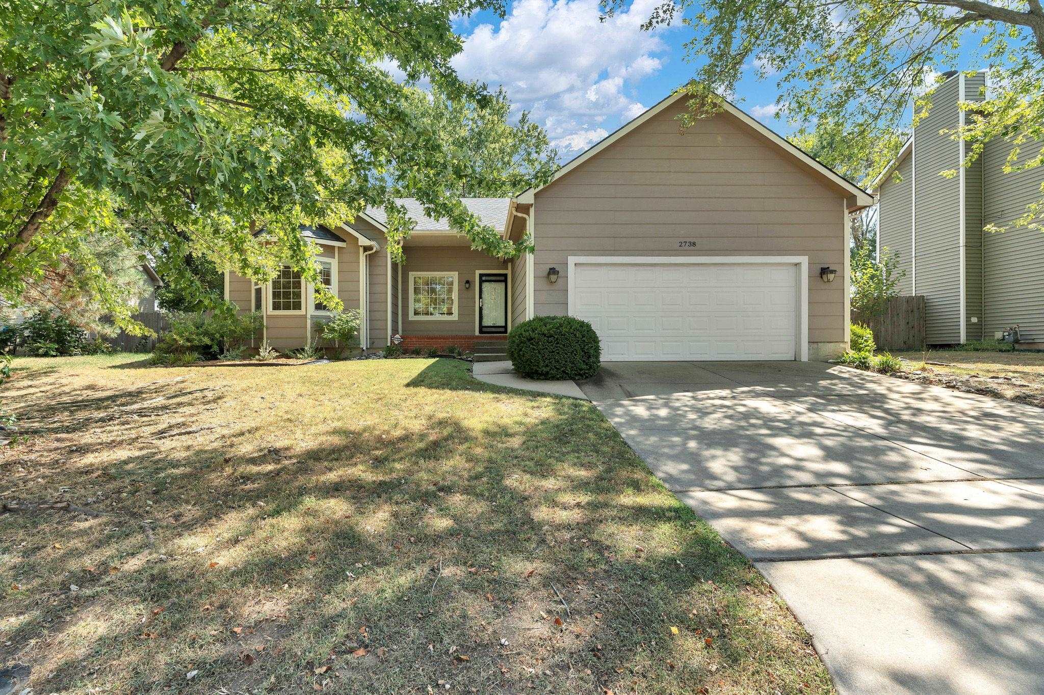 2738 N Beacon Hill Ct — photo