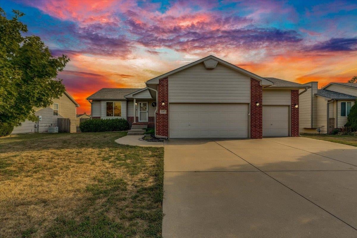 2407 E Kite St. — photo