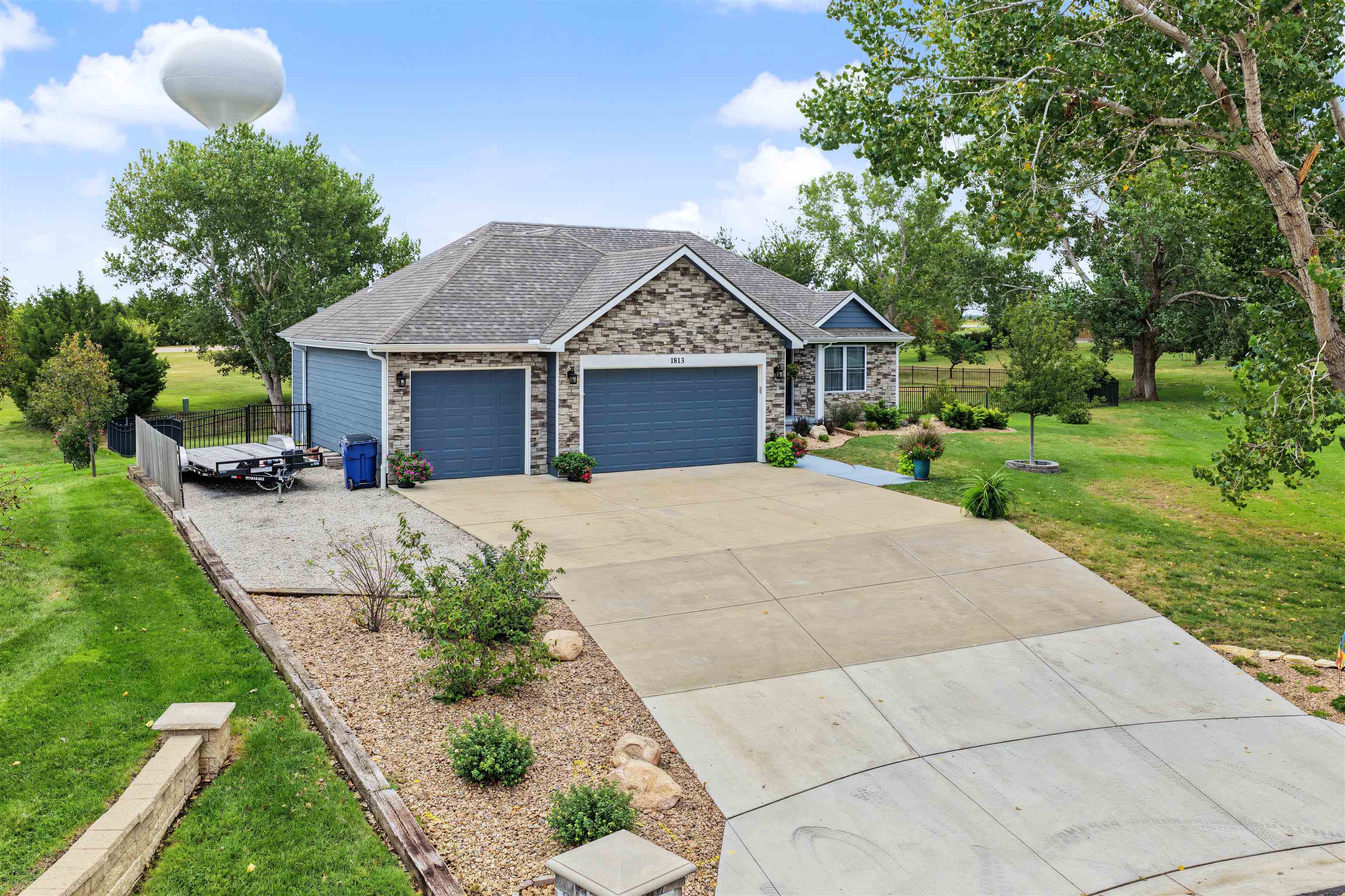1813 Bluestem Ln — photo