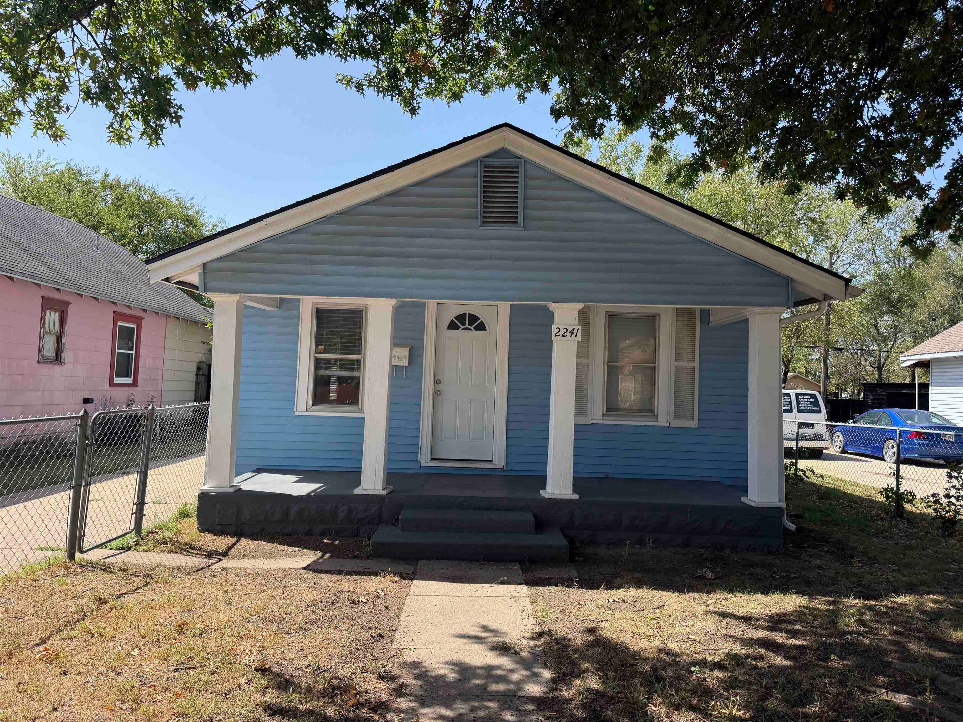 2241 N Mascot Ave — photo
