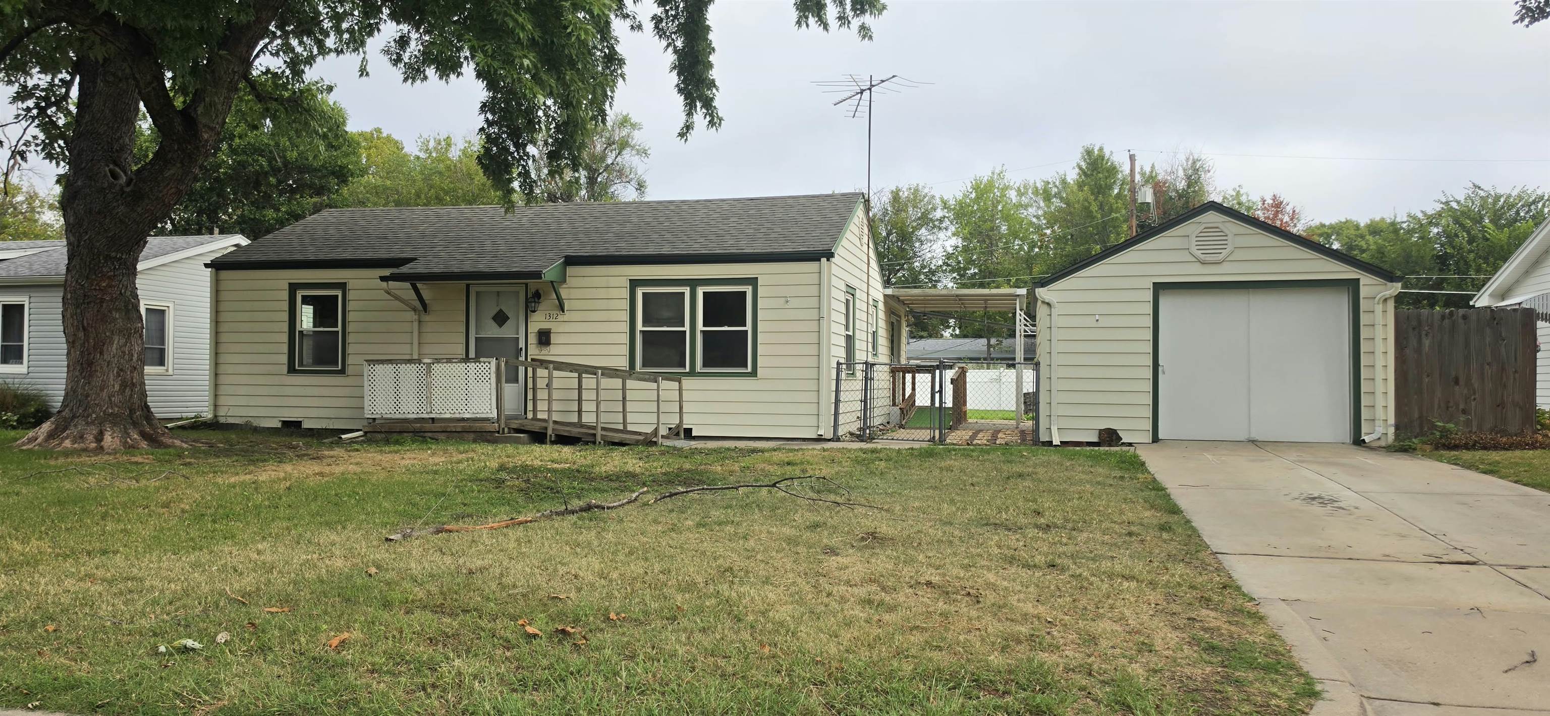 1312 W Regal St — photo
