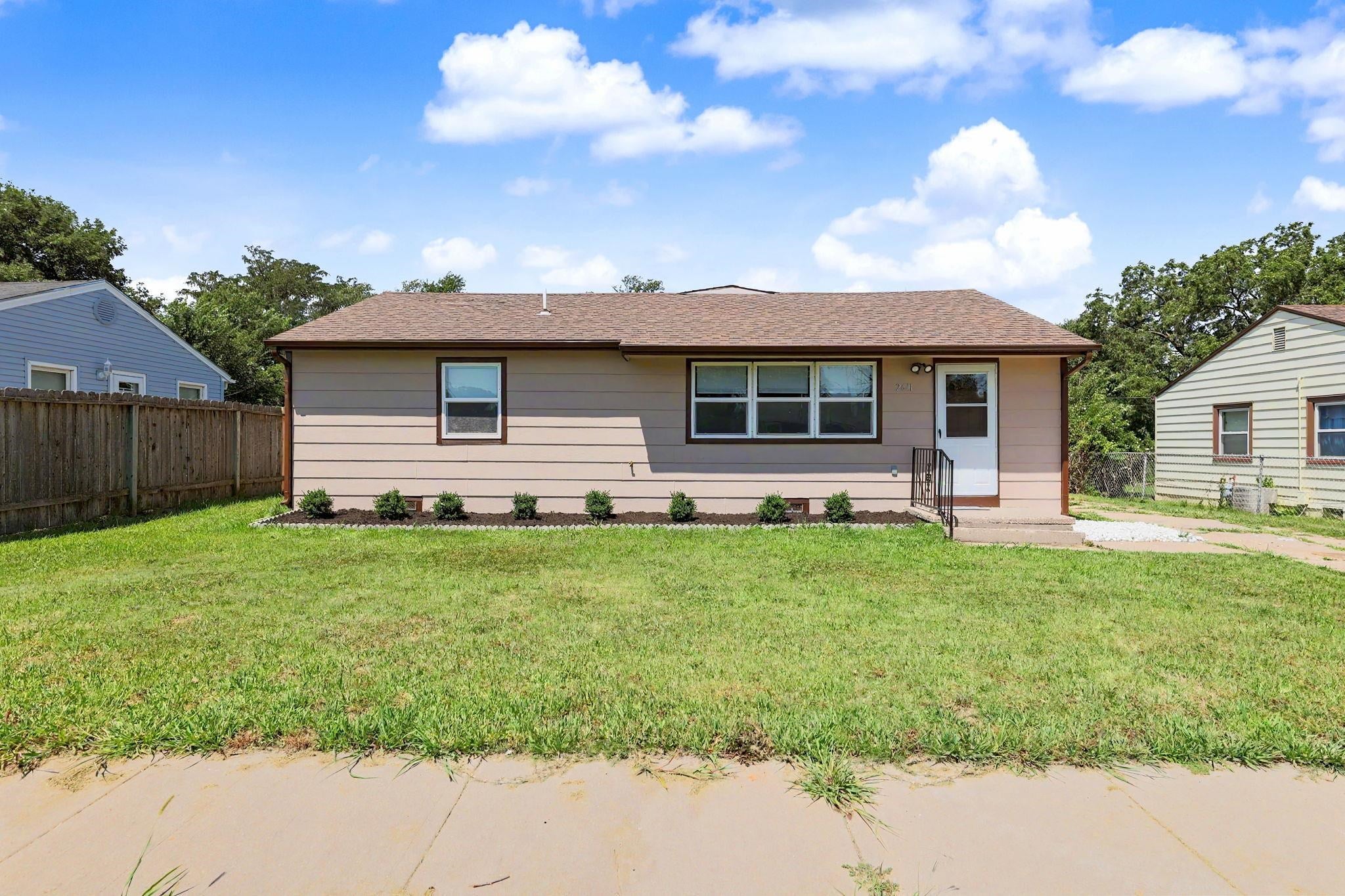 2611 N Lorraine Ave — photo