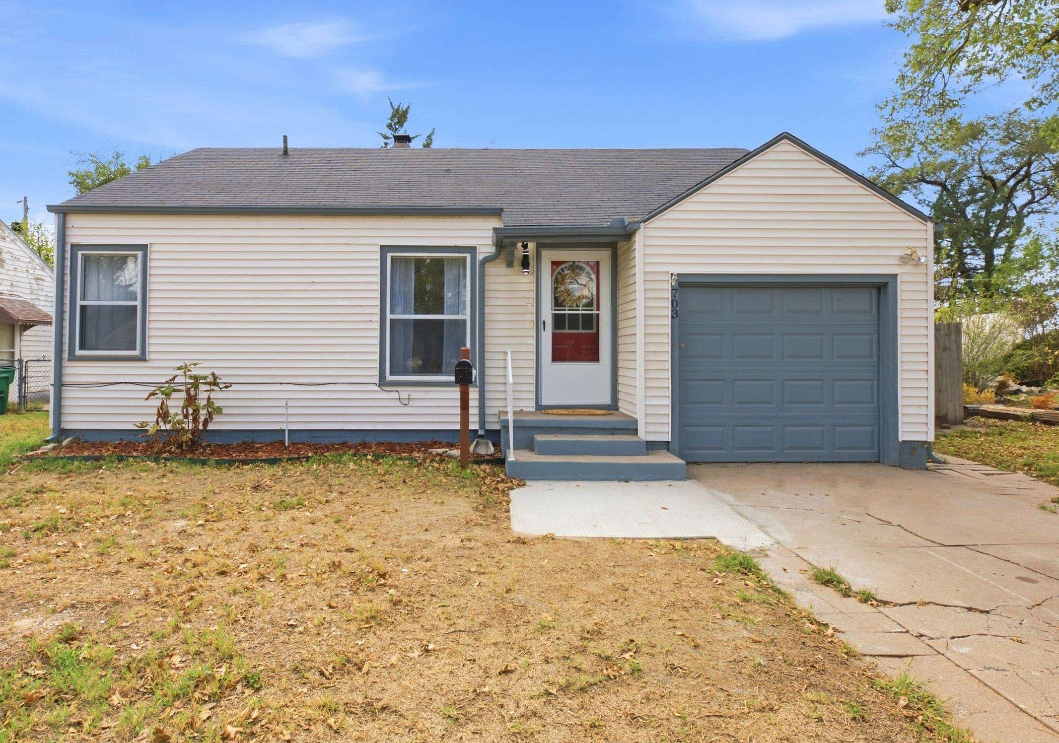 703 W Kinkaid Ave. — photo