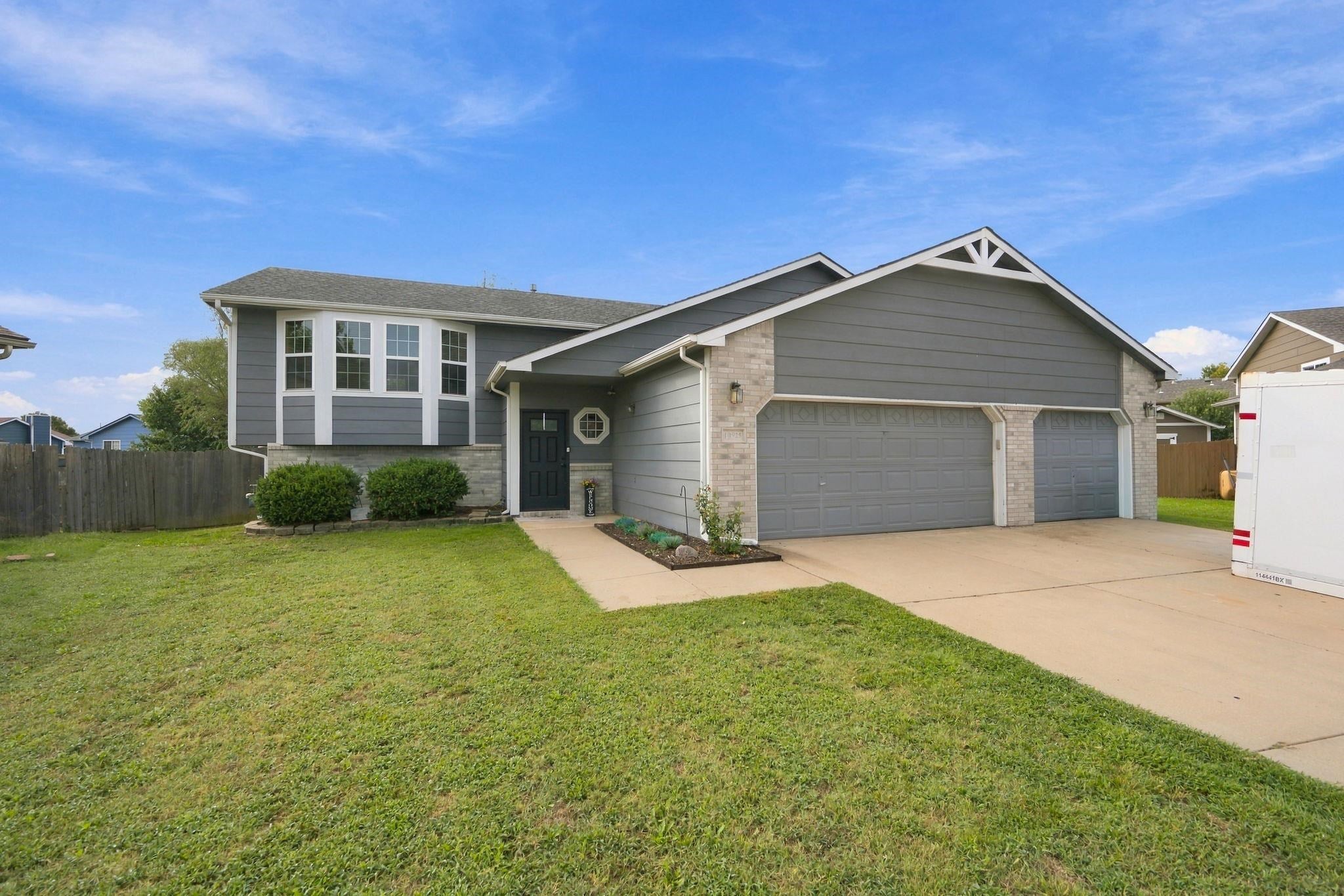 10525 W Jewell Ct — photo