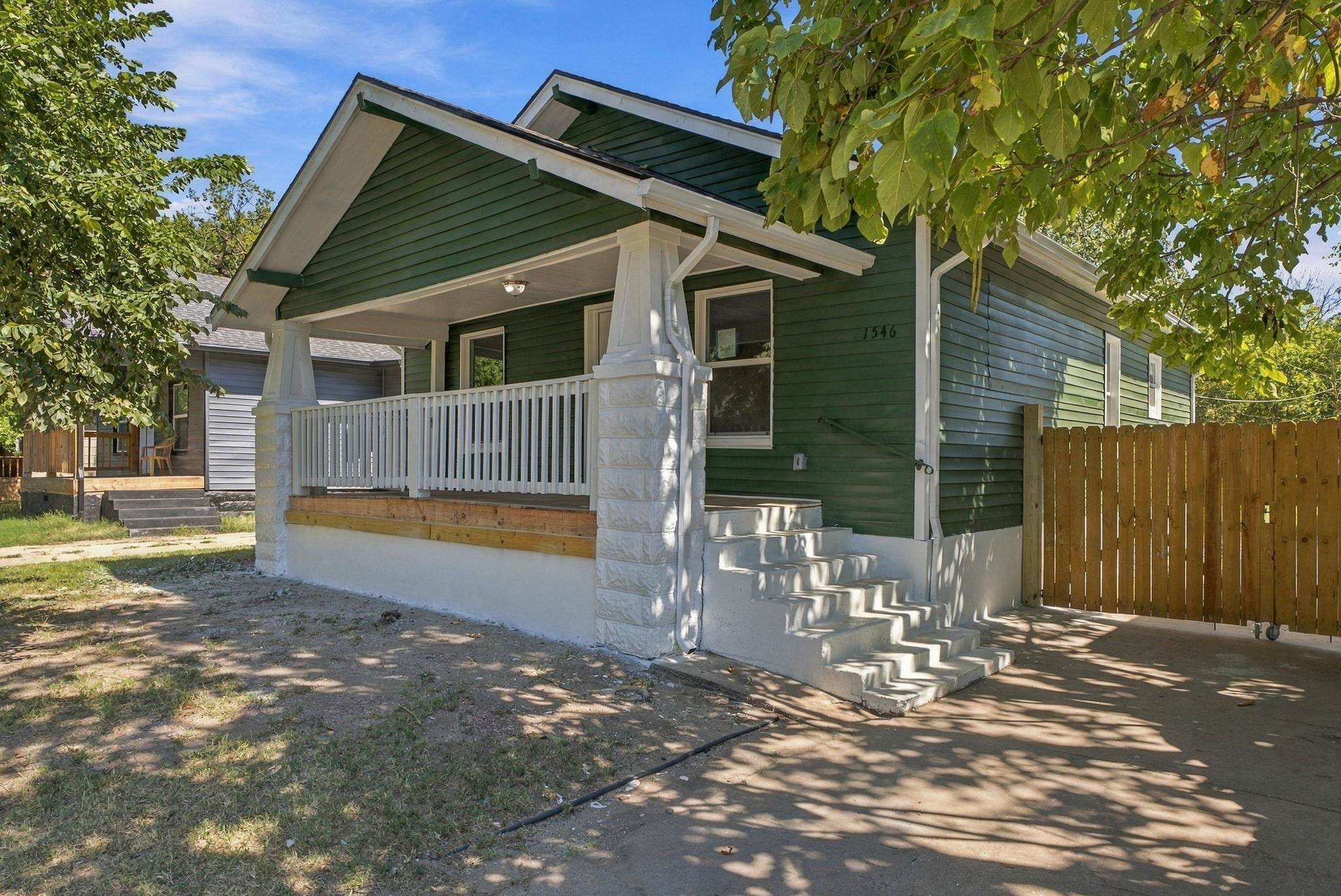 1546 S Waco — photo