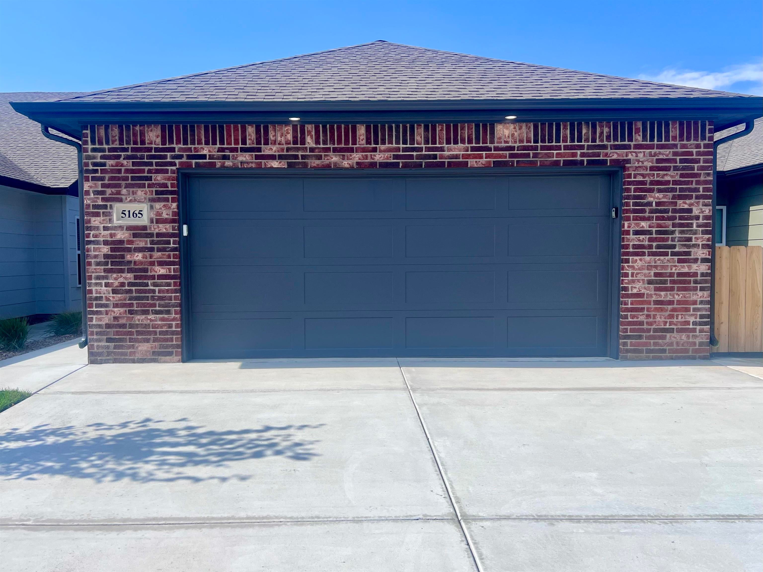 5165 N Sweetwater Road — photo