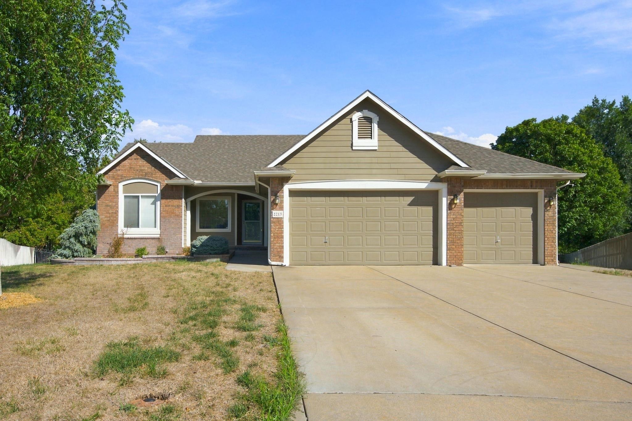 2213 E Myrtlewood Ct — photo