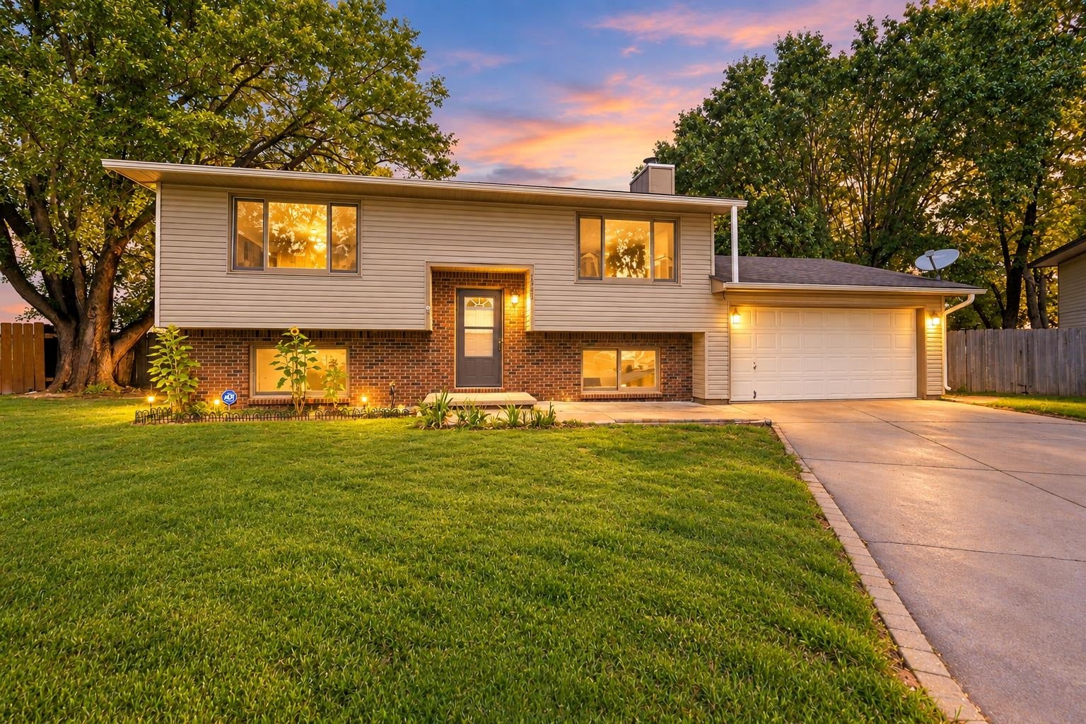 4523 S Washington Ct — photo
