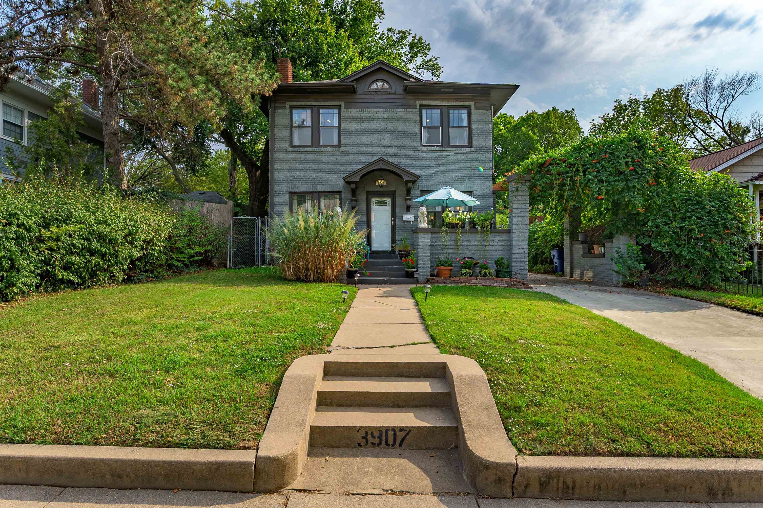3907 E Douglas — photo