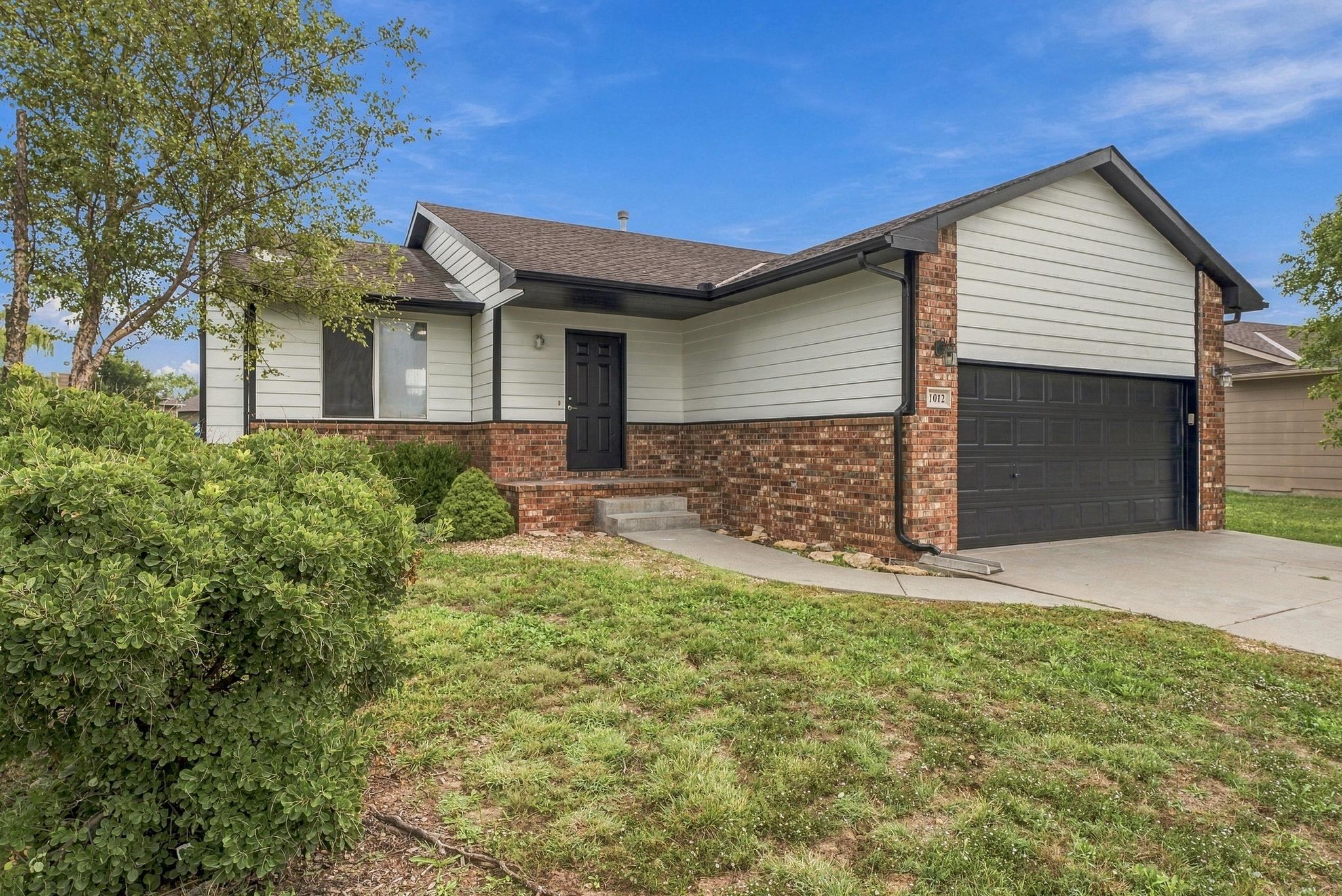 1012 E Winding Lane — photo