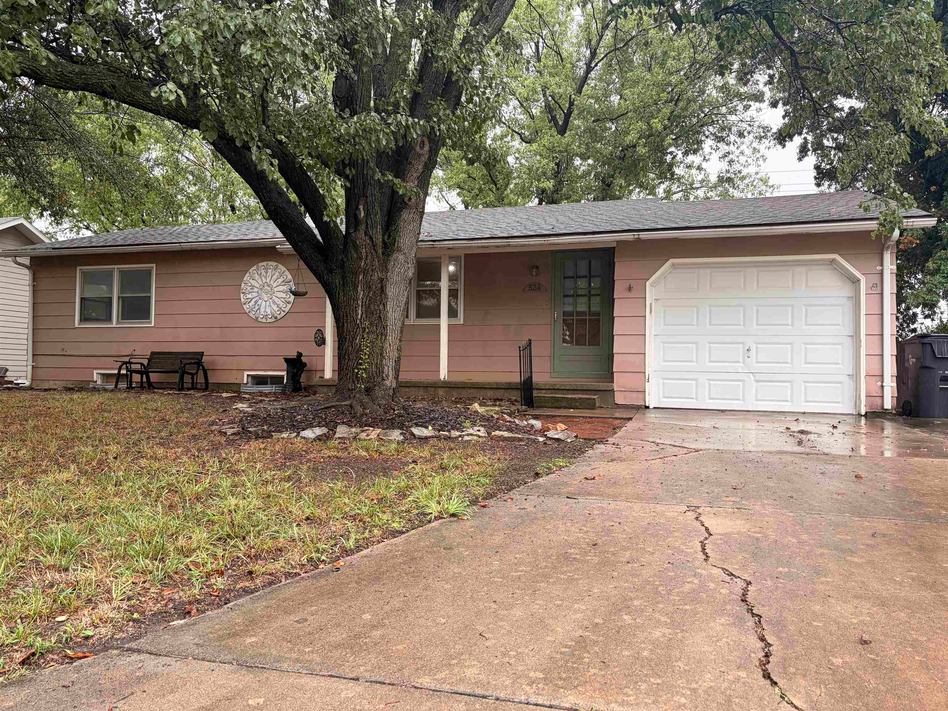 524 Meadowbrook Ct — photo