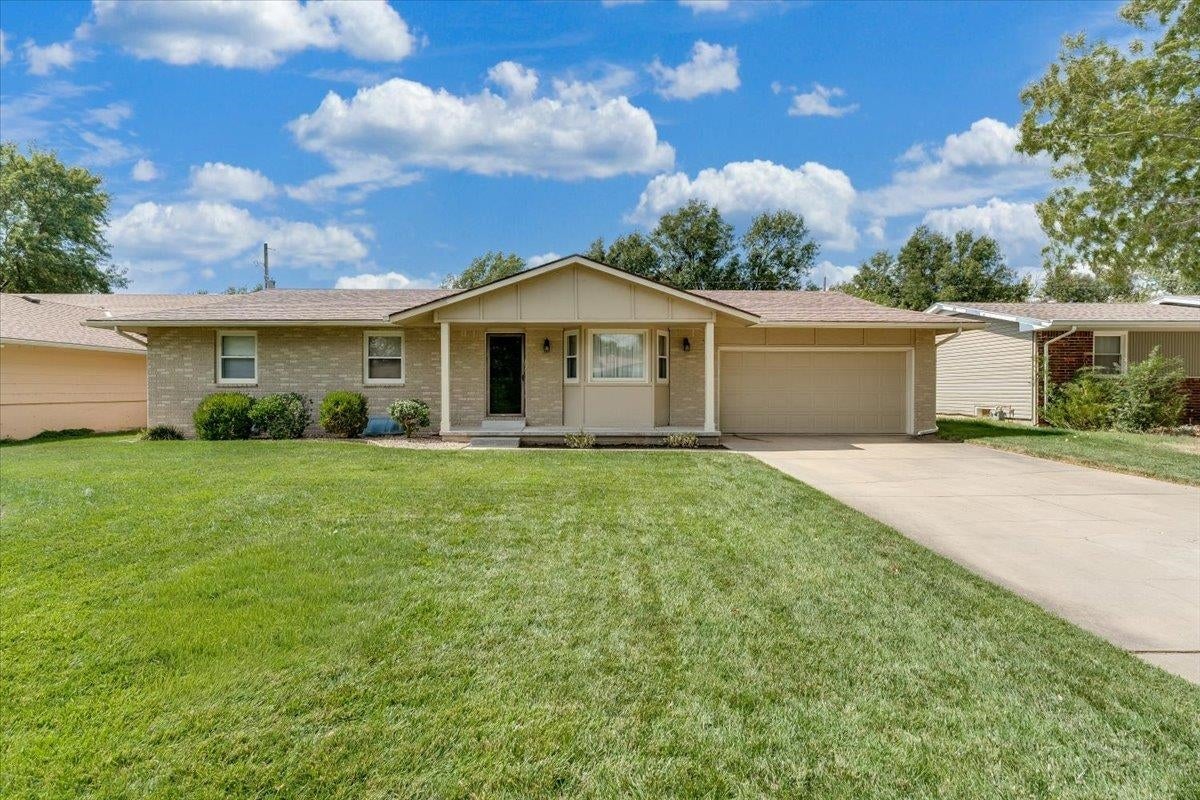1105 N Hazelwood Ln — photo