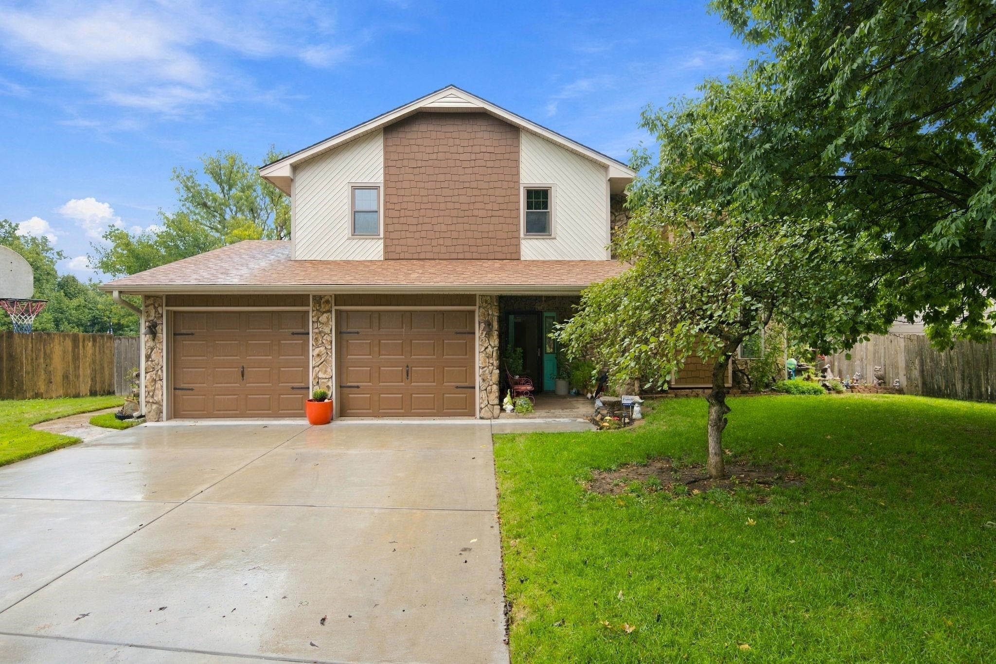 10216 W May Ct — photo