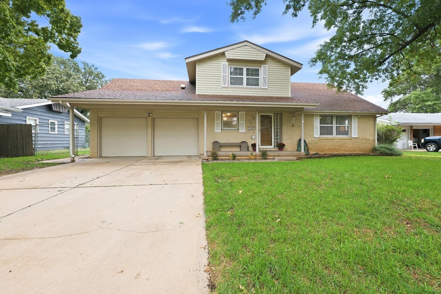 706 N Farmington Dr — photo