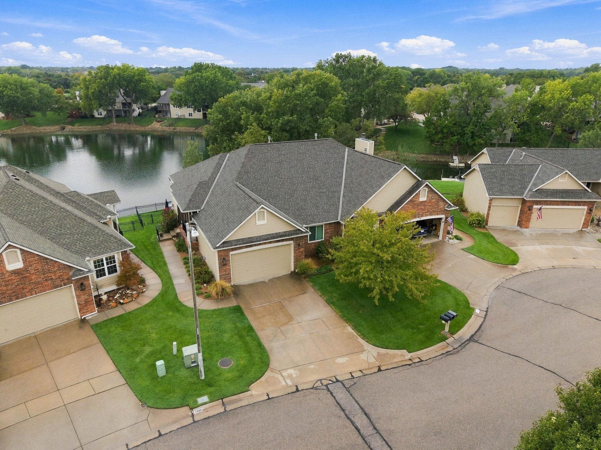2301 N Lakeway Ct. — photo