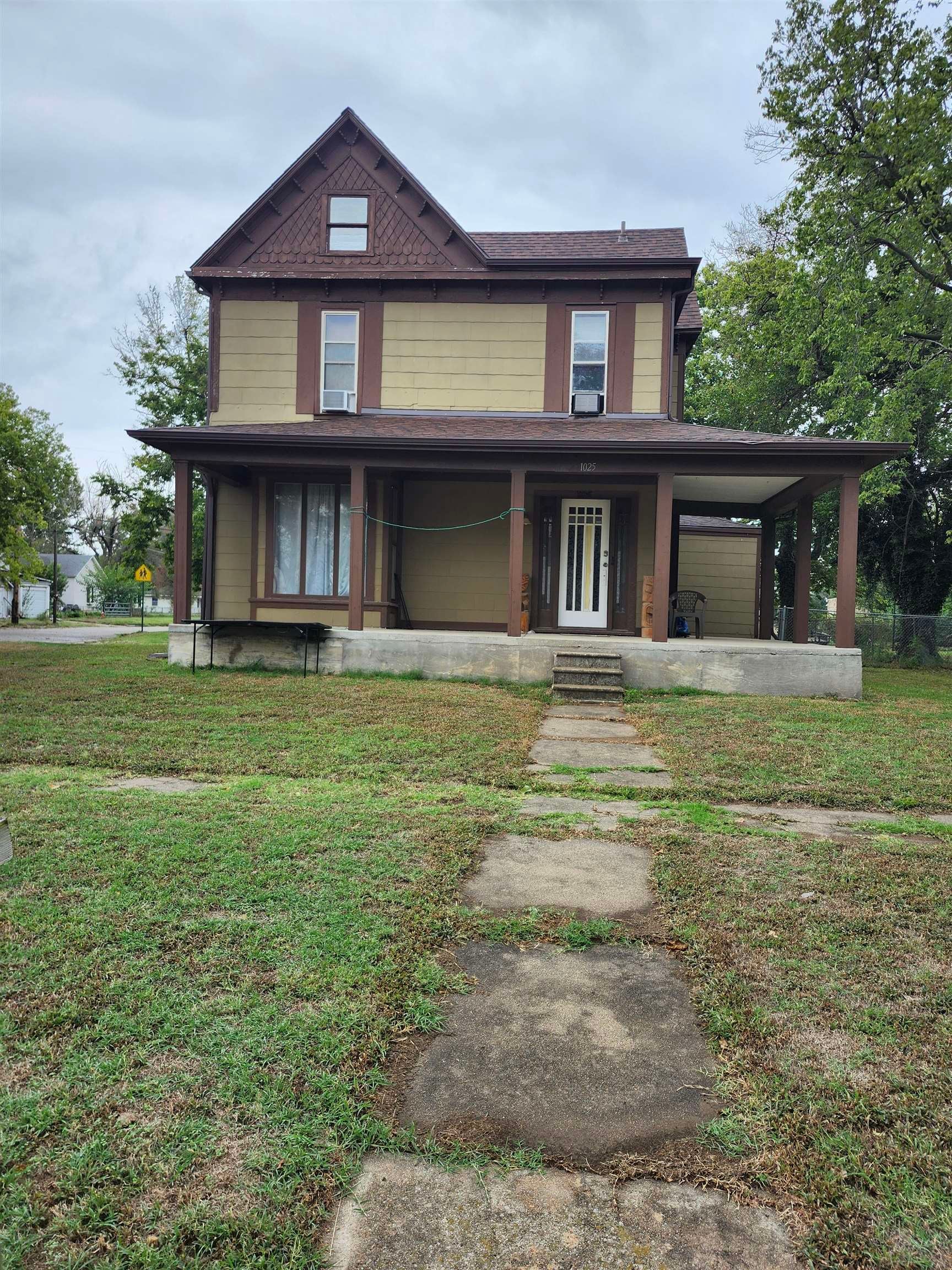 1025 S 2nd — photo