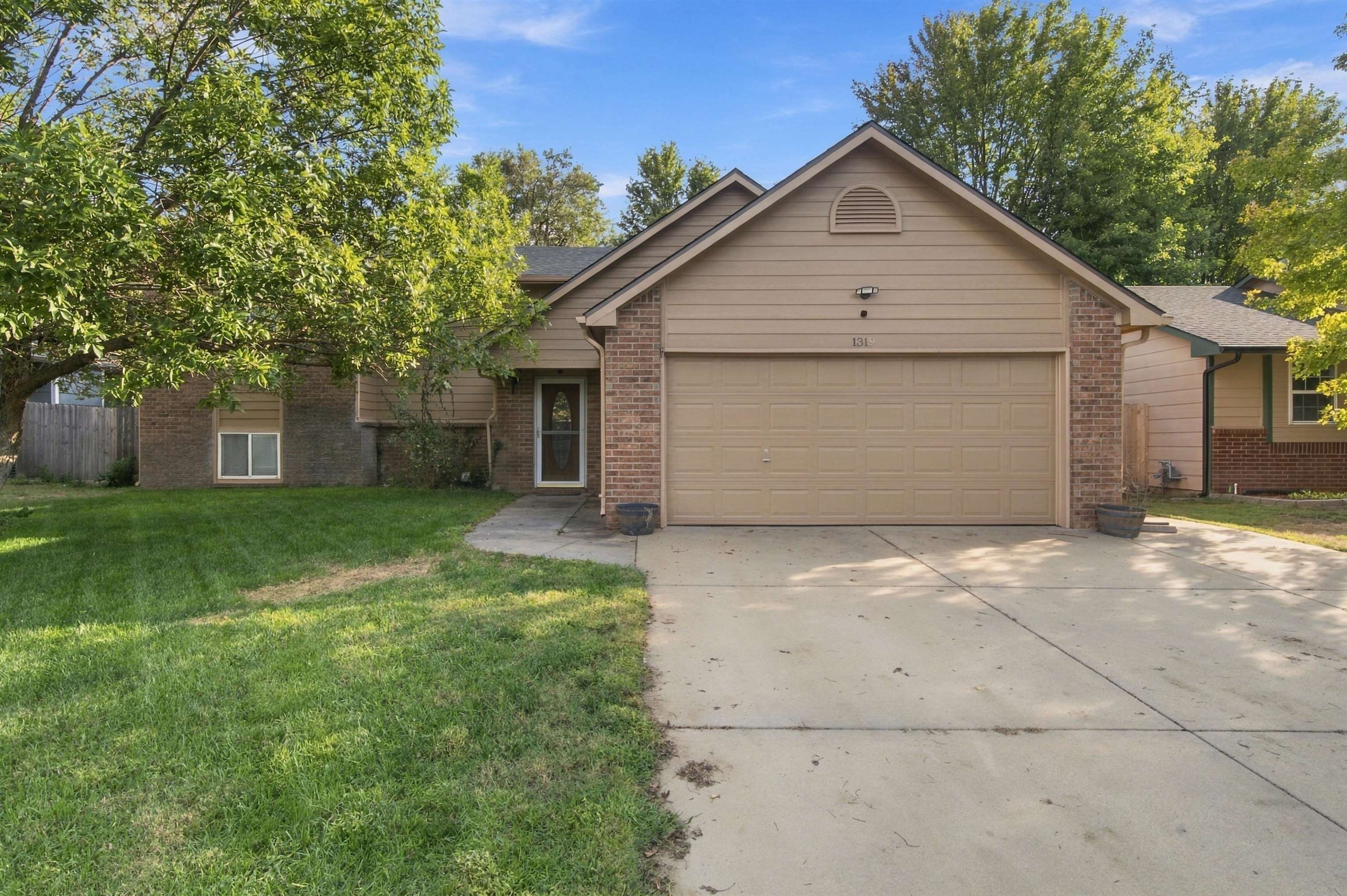 1319 E Spring Cir — photo