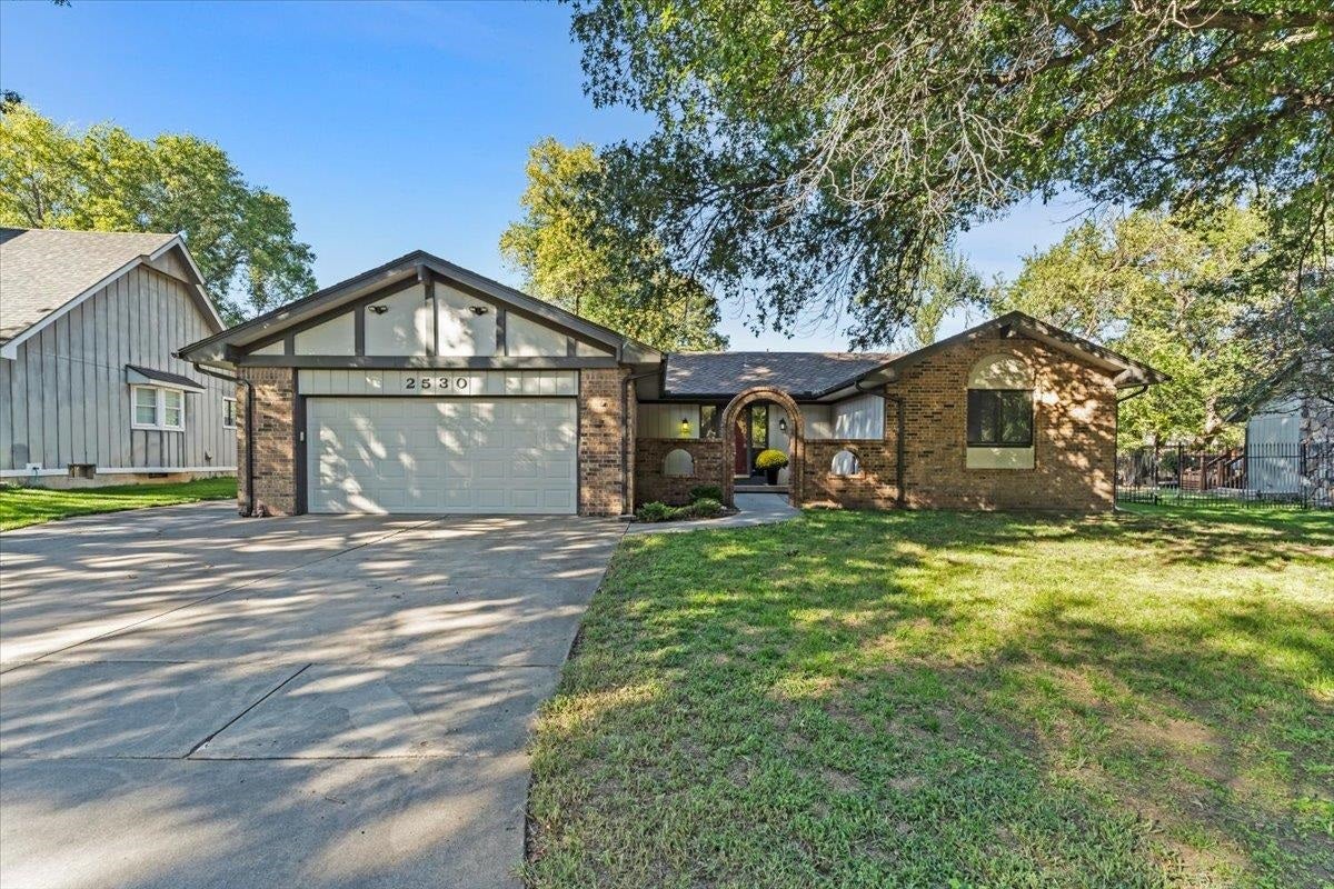 2530 Glacier Dr — photo